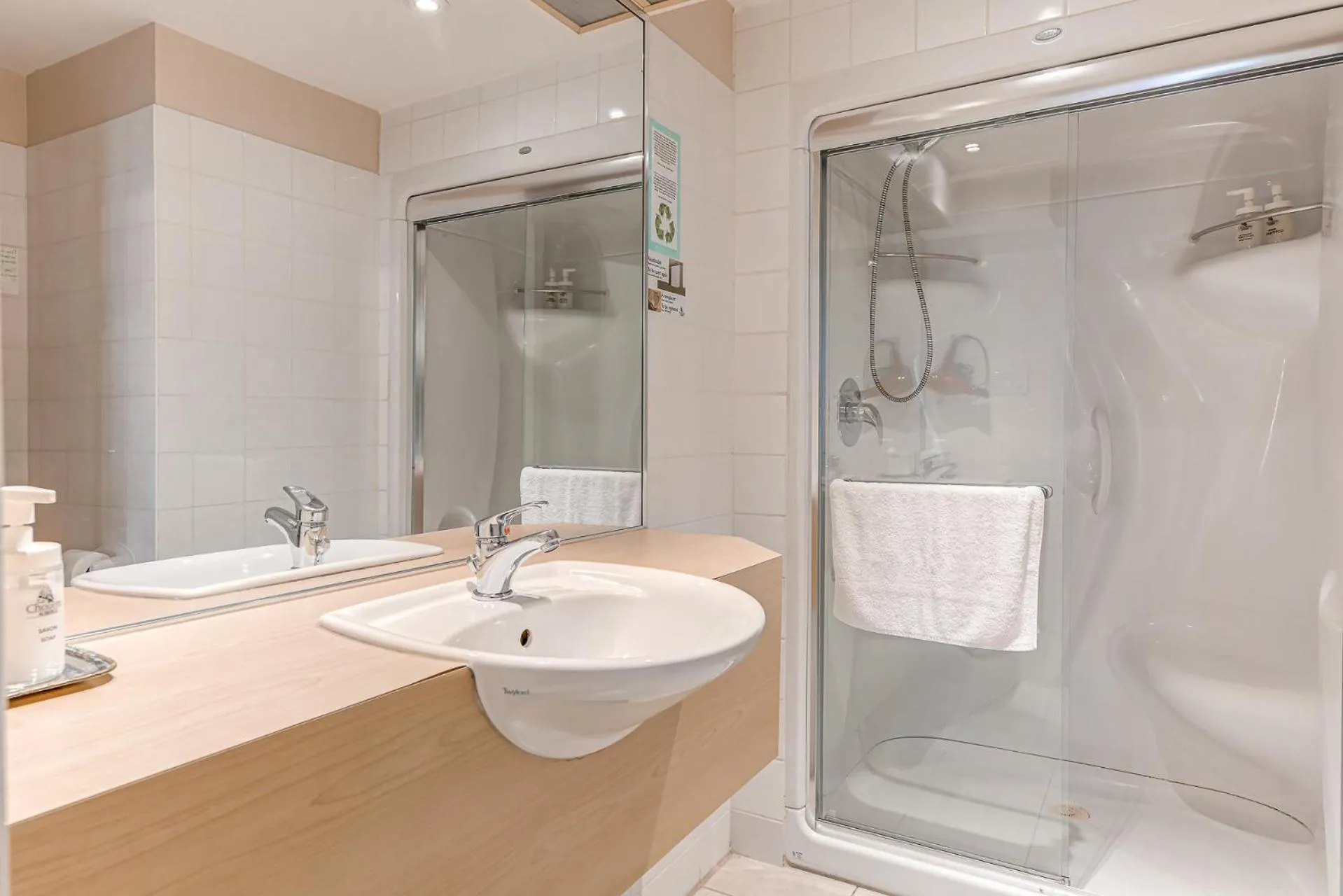 North House - Auberge La Chouette Hôtel Automatisé