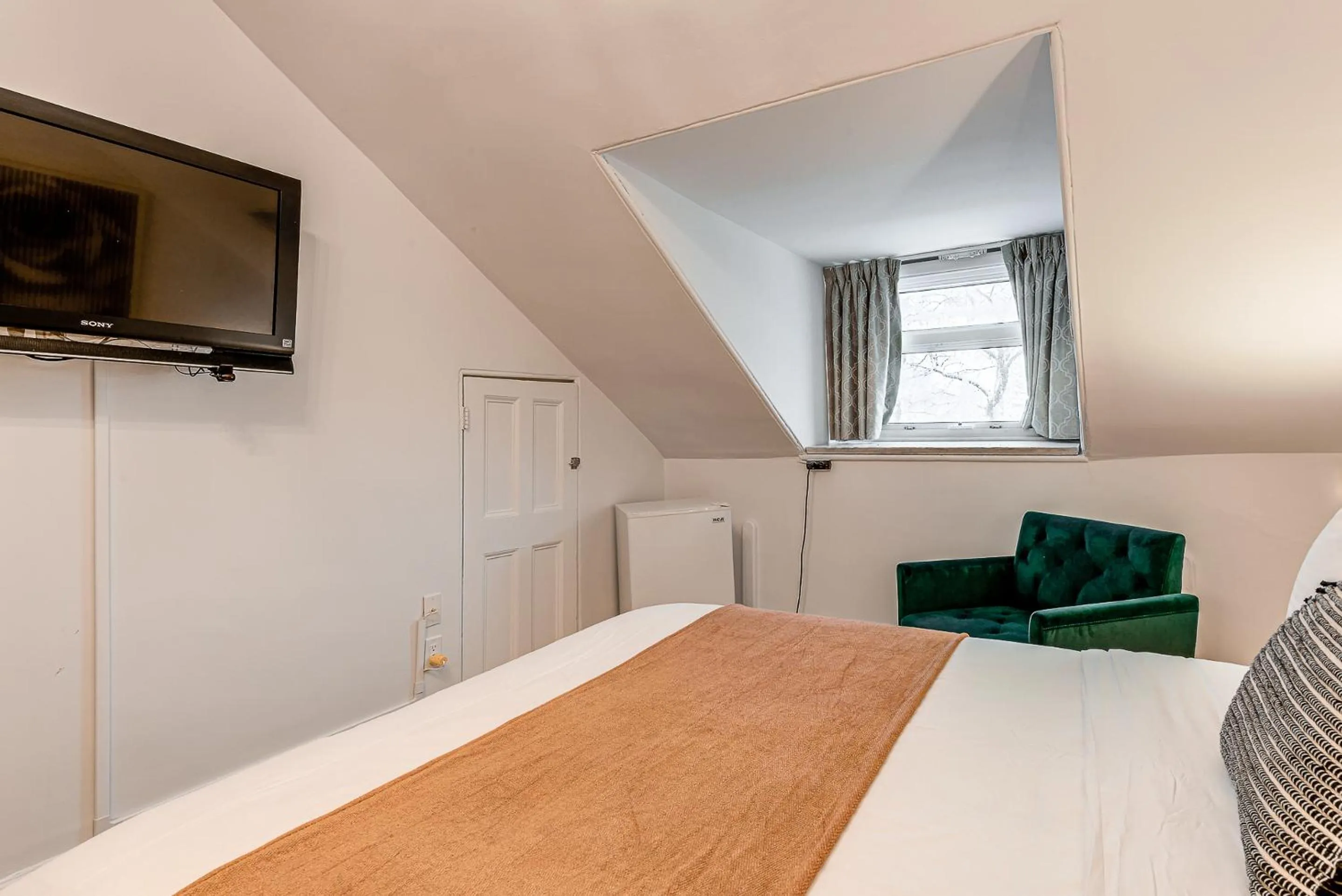 Bed in North House - Auberge La Chouette Hôtel Automatisé