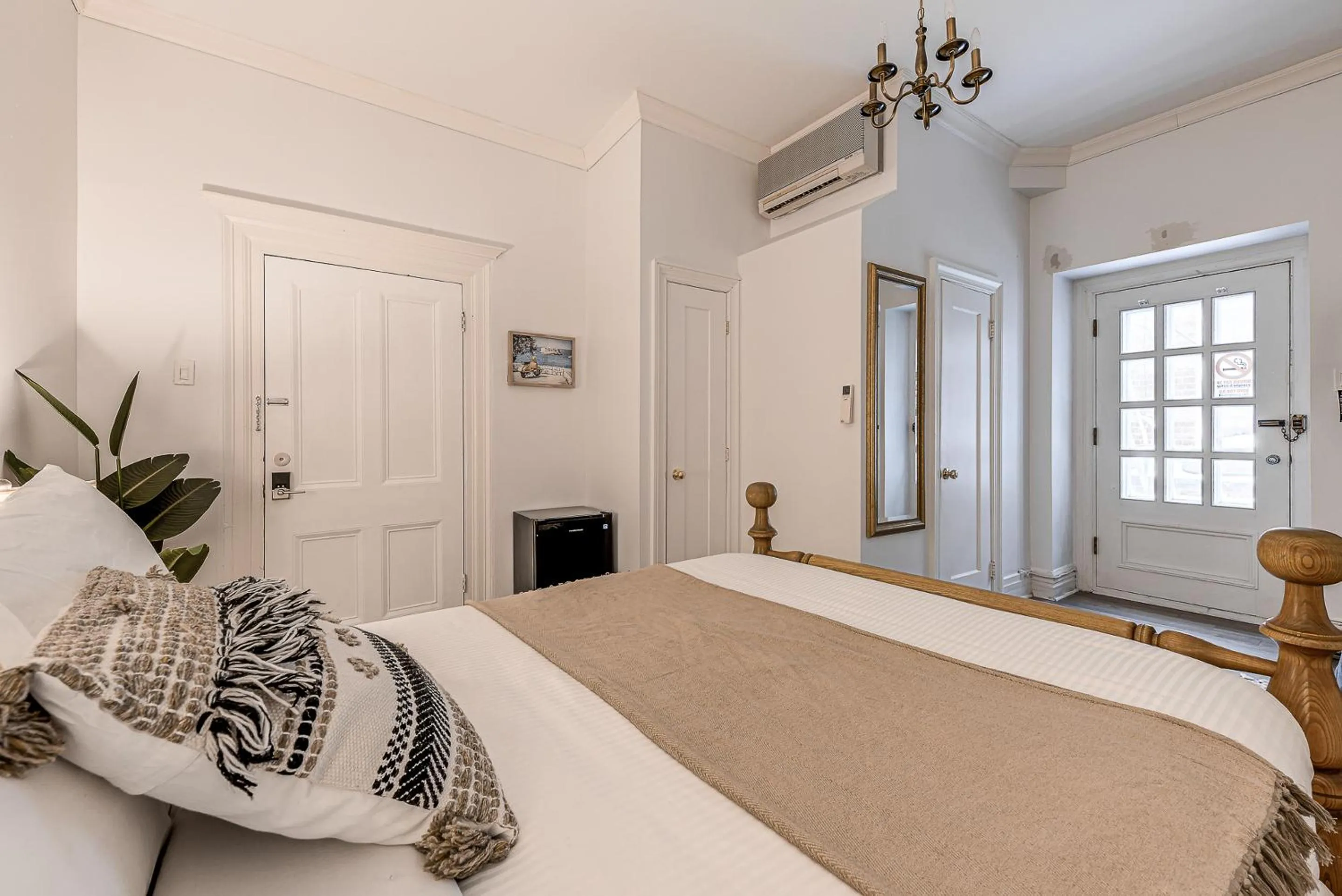 Bed in North House - Auberge La Chouette Hôtel Automatisé