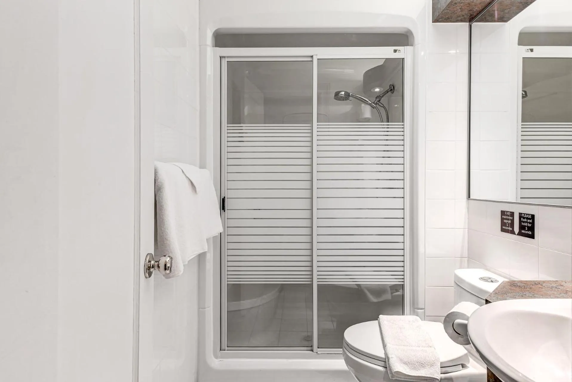 North House - Auberge La Chouette Hôtel Automatisé