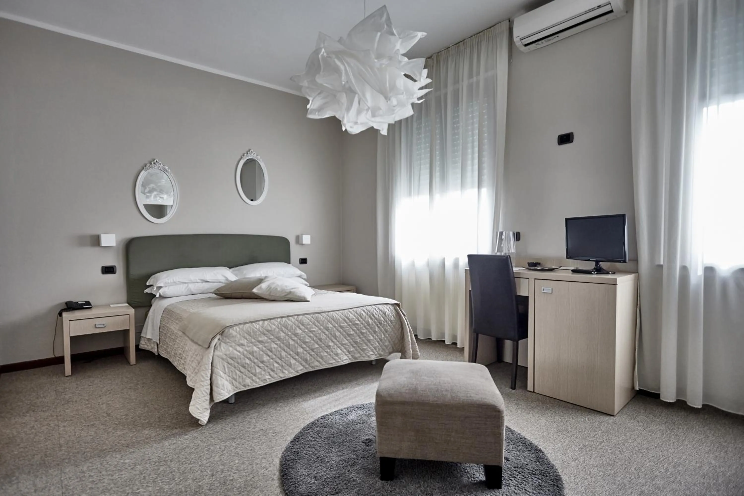 TV and multimedia, Bed in Rouge Hotel International