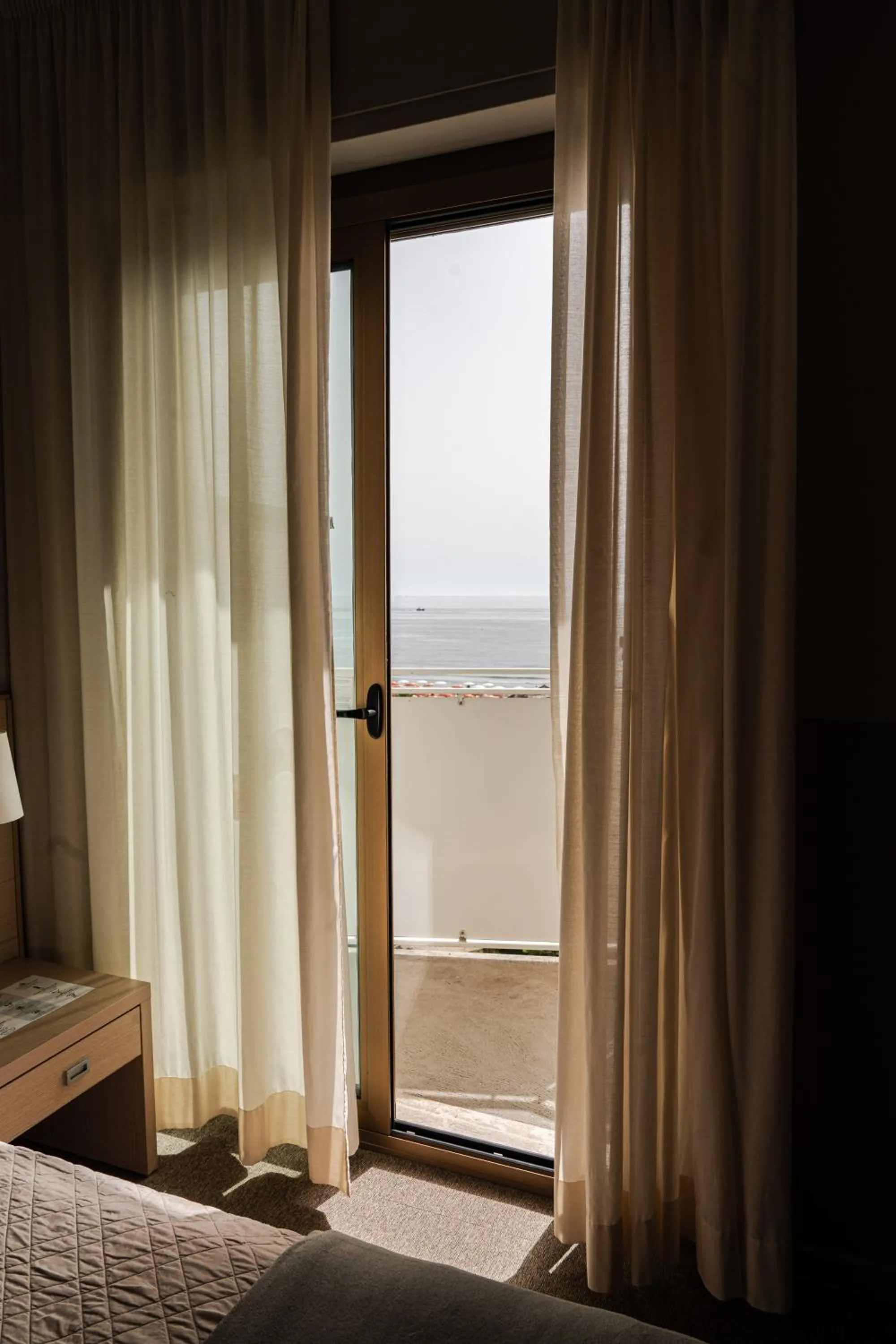 Balcony/Terrace, Bed in Rouge Hotel International