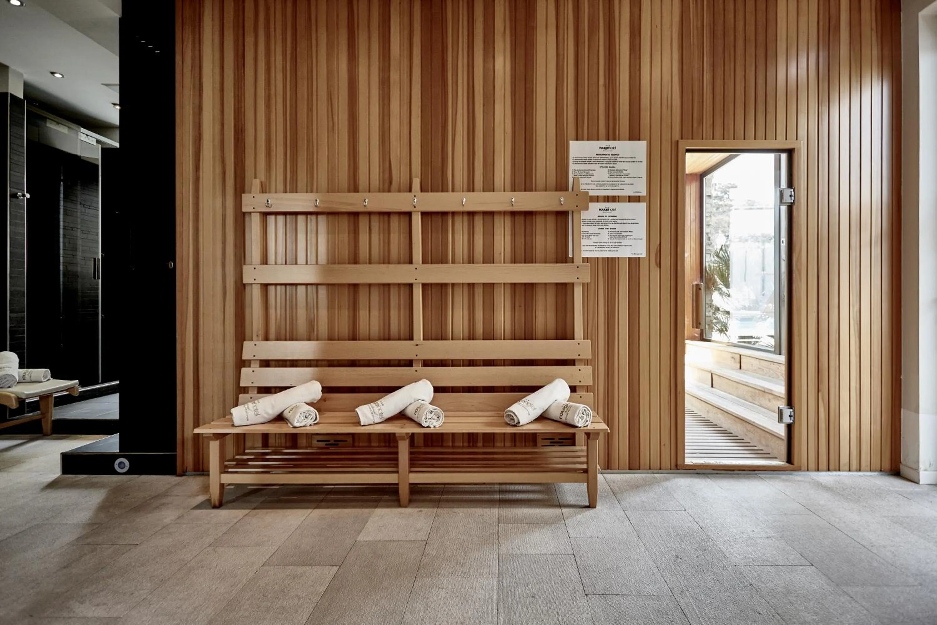 Sauna in Rouge Hotel International