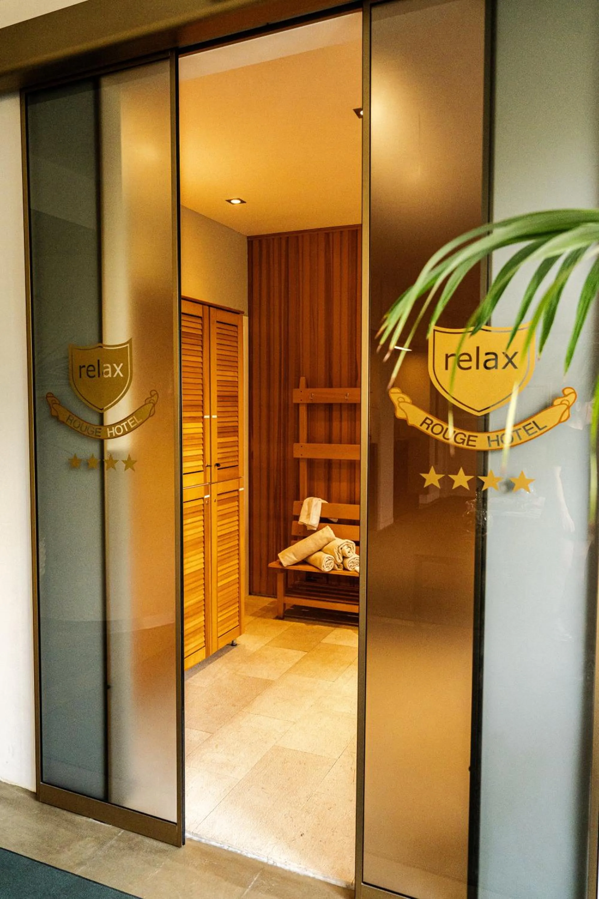 Sauna, Bed in Rouge Hotel International