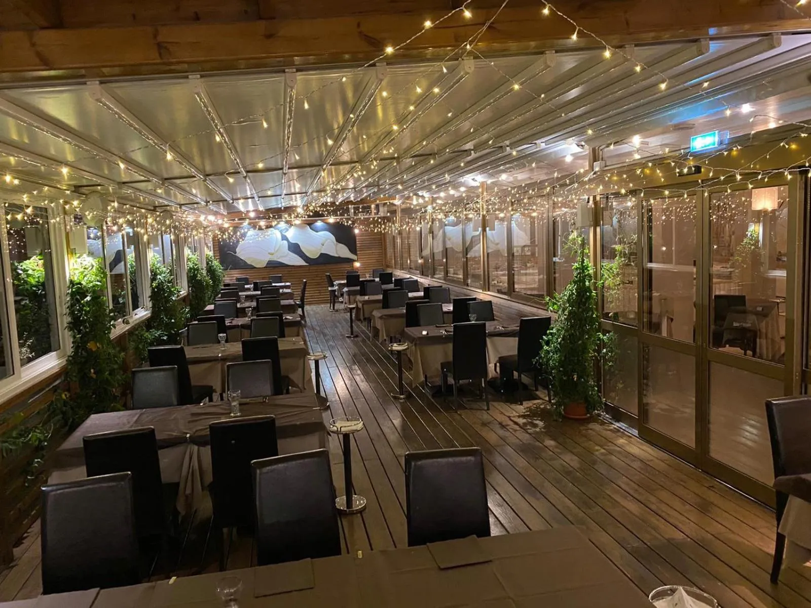 Restaurant/places to eat in Rouge Hotel International