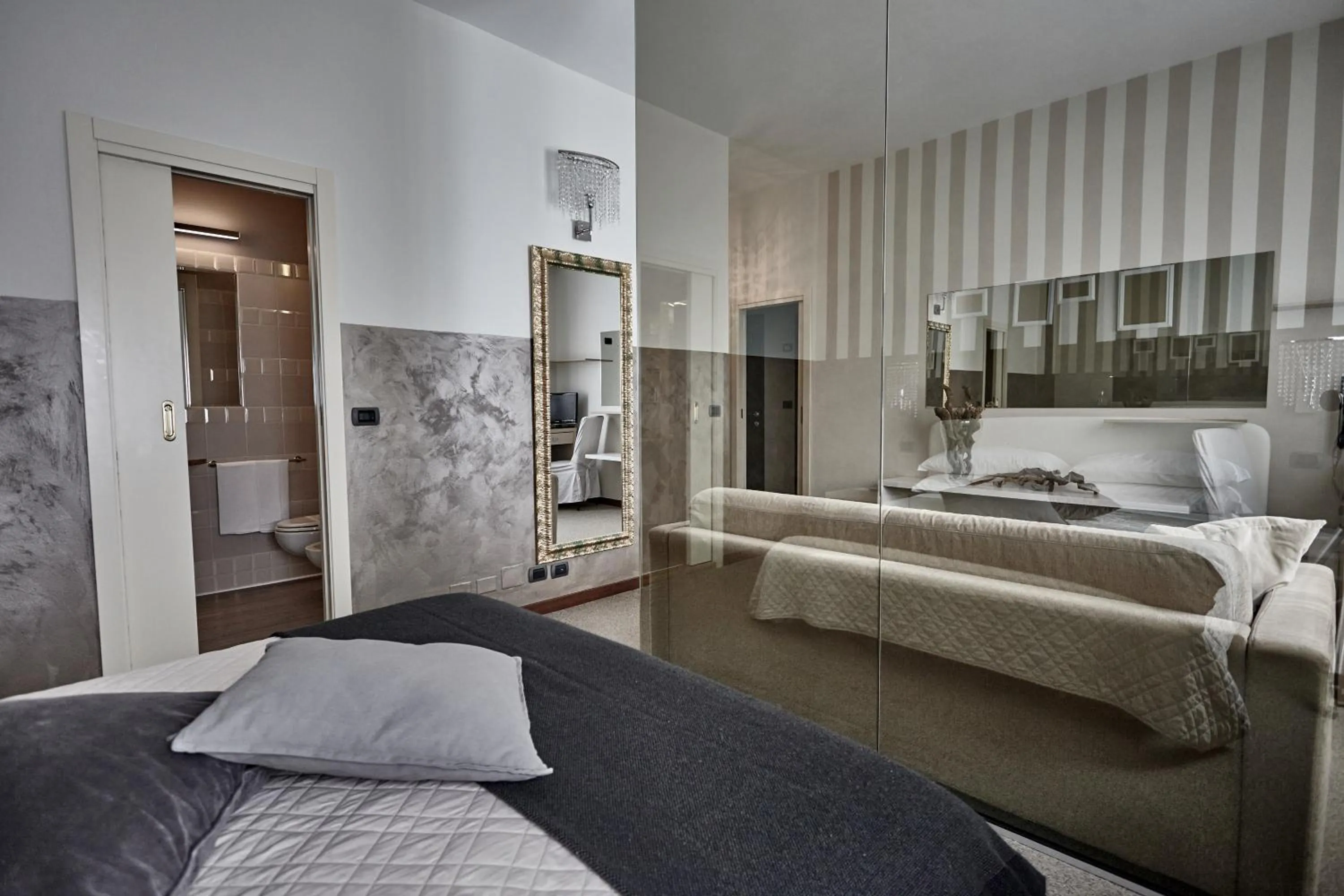 Bedroom, Bed in Rouge Hotel International