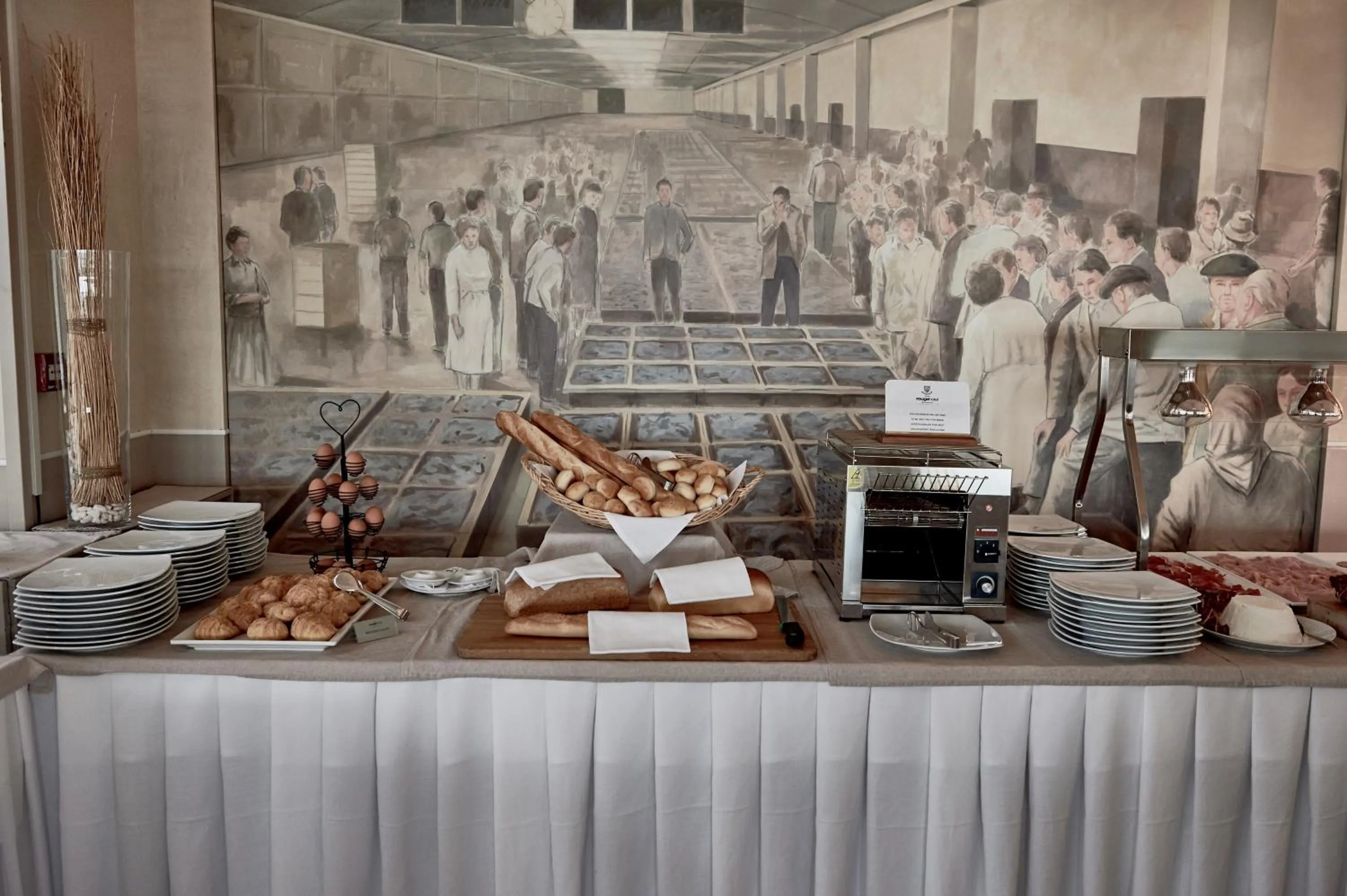 Food and drinks in Rouge Hotel International