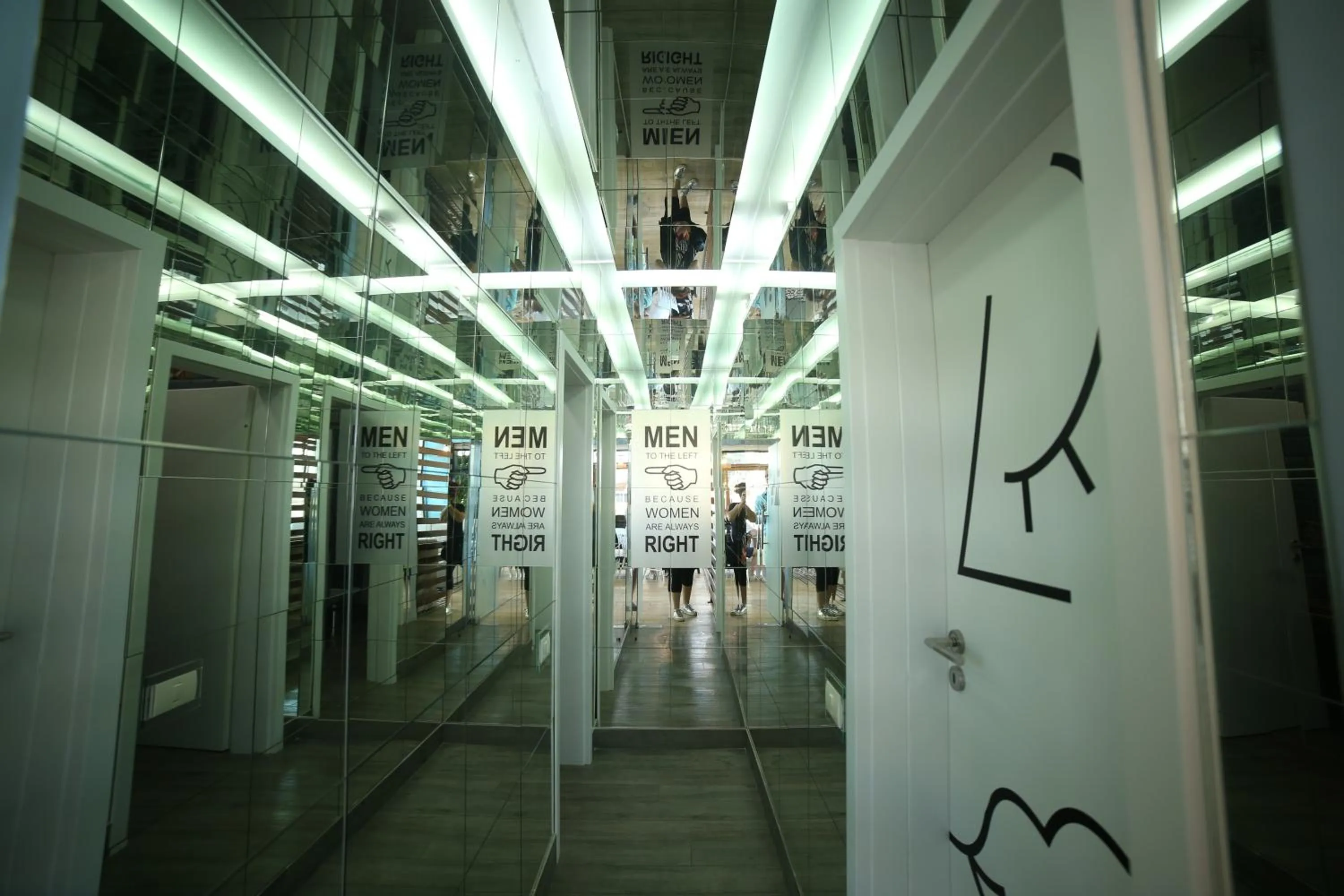 Toilet in Hotel Agapi Mamaia