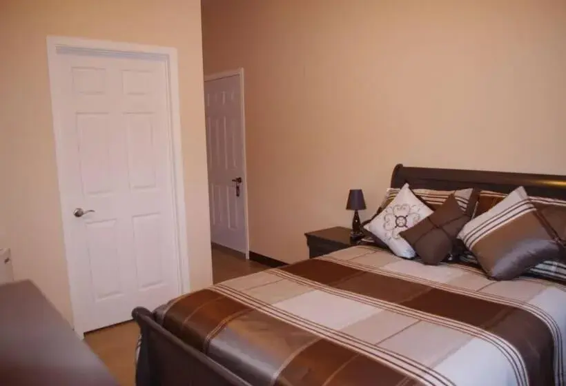 Double Room - single occupancy in Auberge La Tanière Double Room - single occupancy in Auberge La Tanière