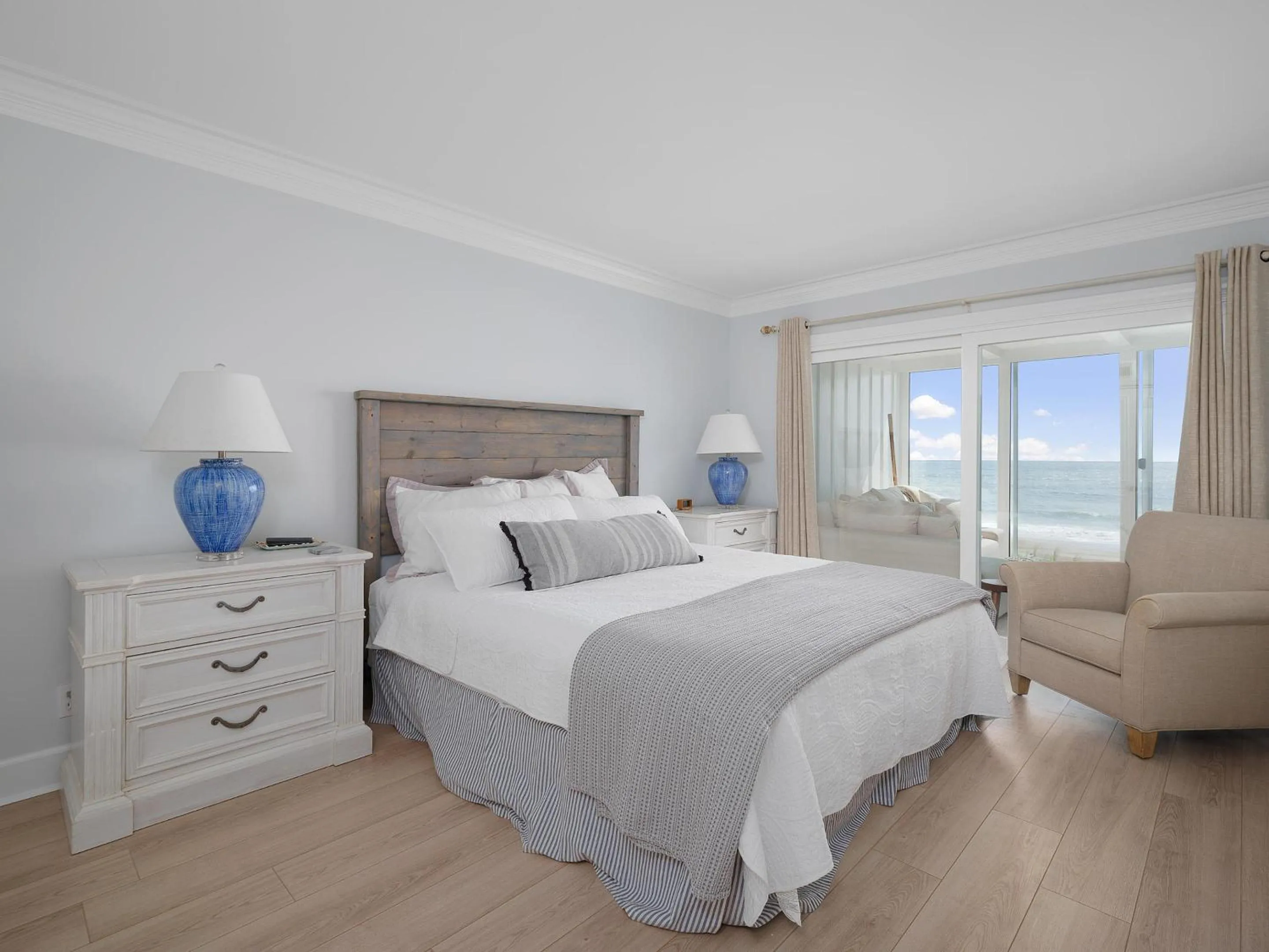 Property building, Bed in El Mar Villa