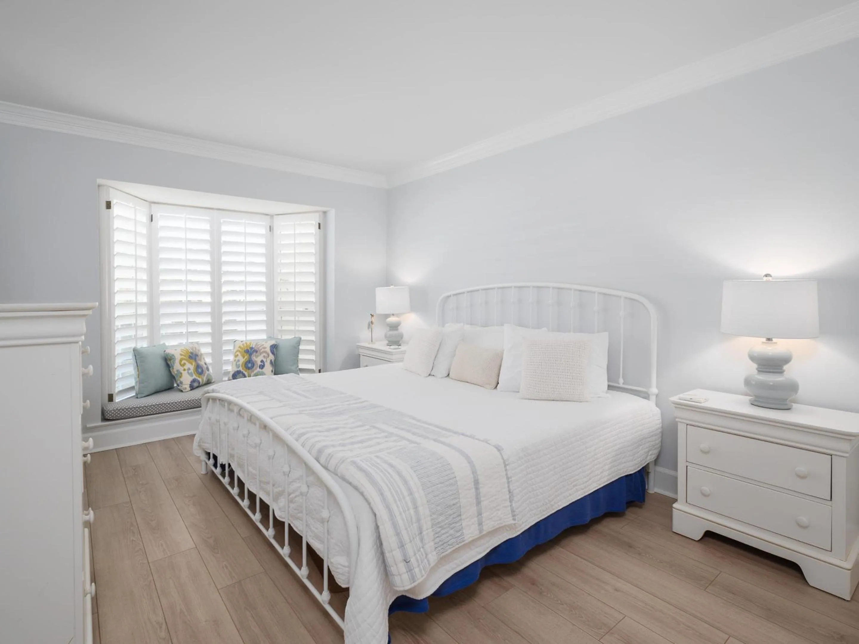 Property building, Bed in El Mar Villa