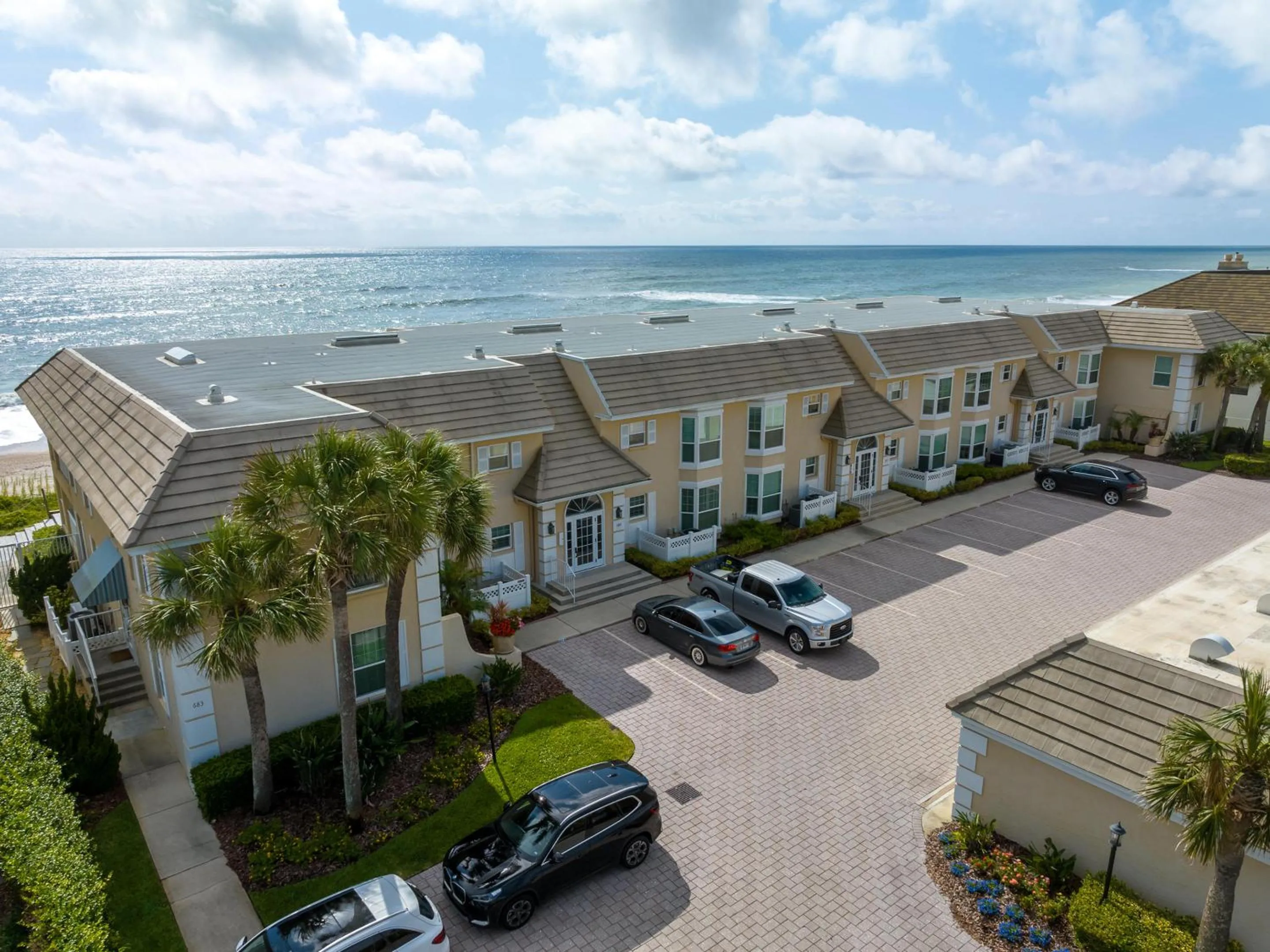 Property building in El Mar Villa