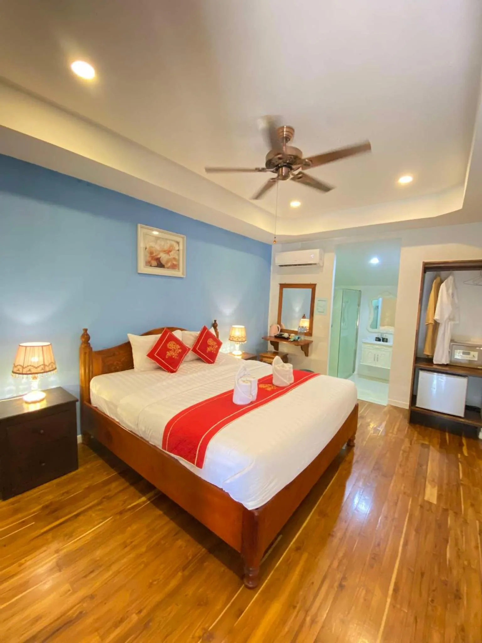 Bed in Golden Lotus Namkhan View