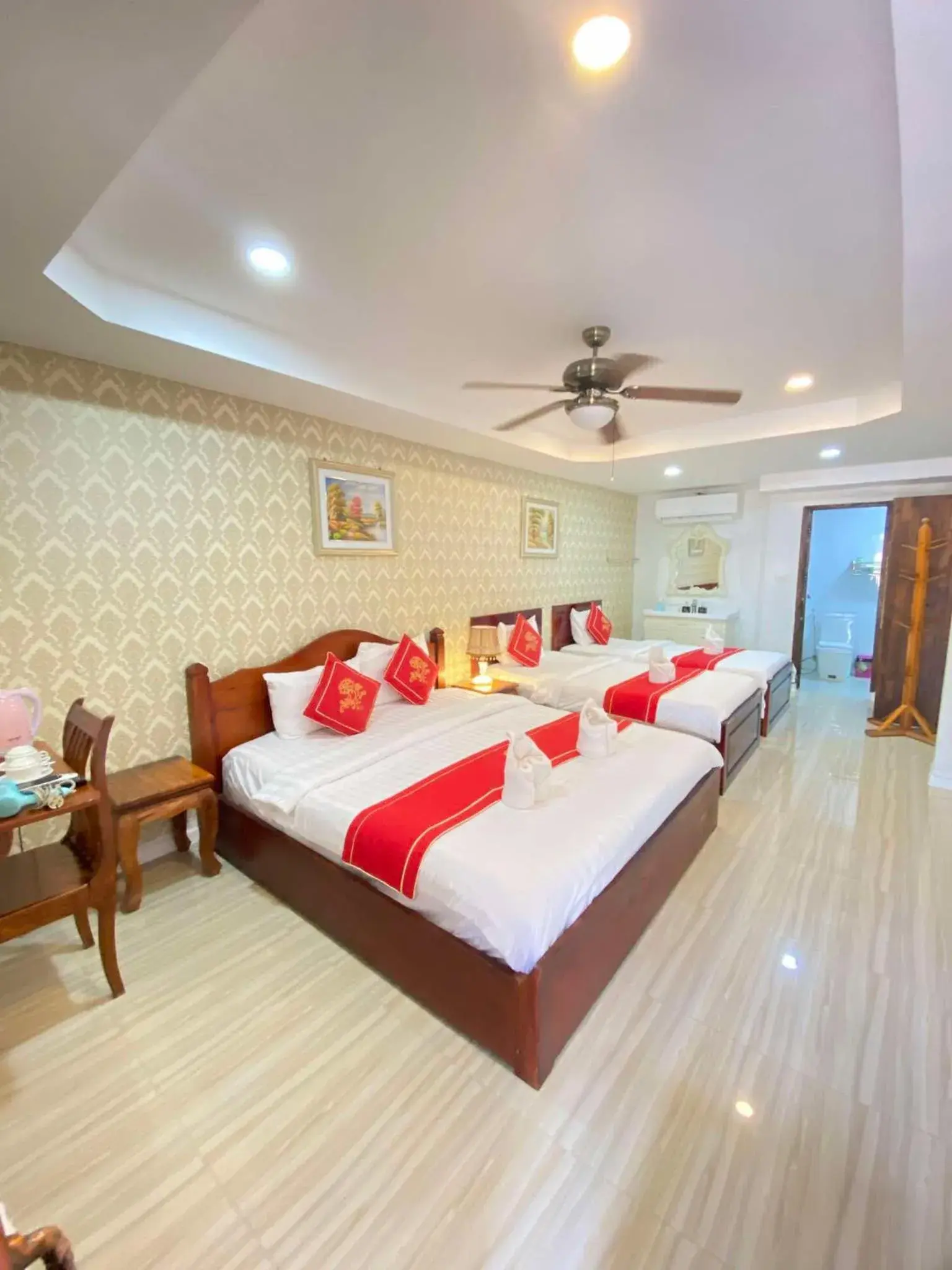 Deluxe Family Room with Terrace and River View in Golden Lotus Namkhan View Deluxe Family Room with Terrace and River View in Golden Lotus Namkhan View