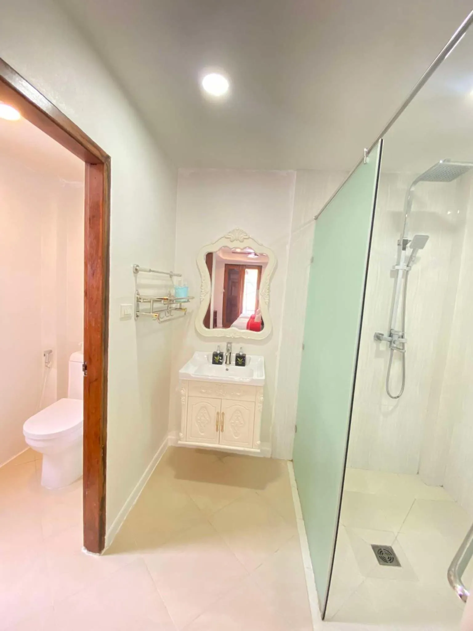 Shower in Golden Lotus Namkhan View
