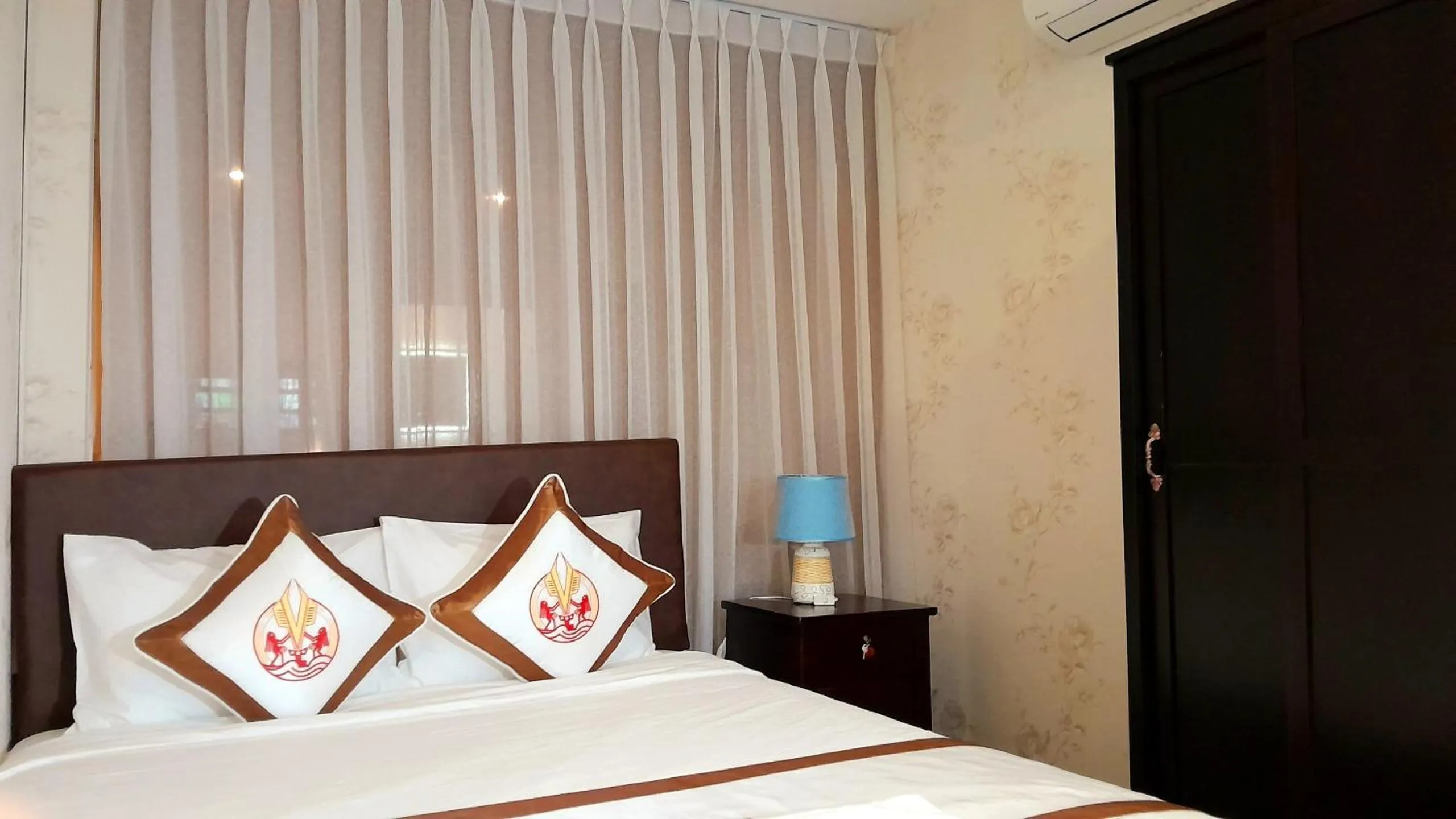 Bed in THE RICE HOTEL