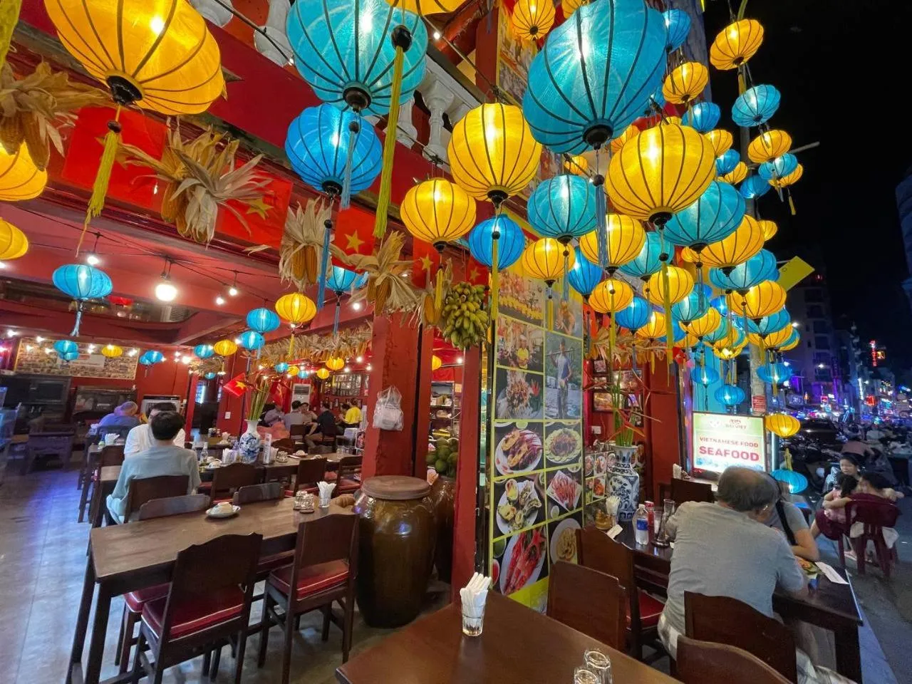 Communal lounge/ TV room in THE RICE HOTEL