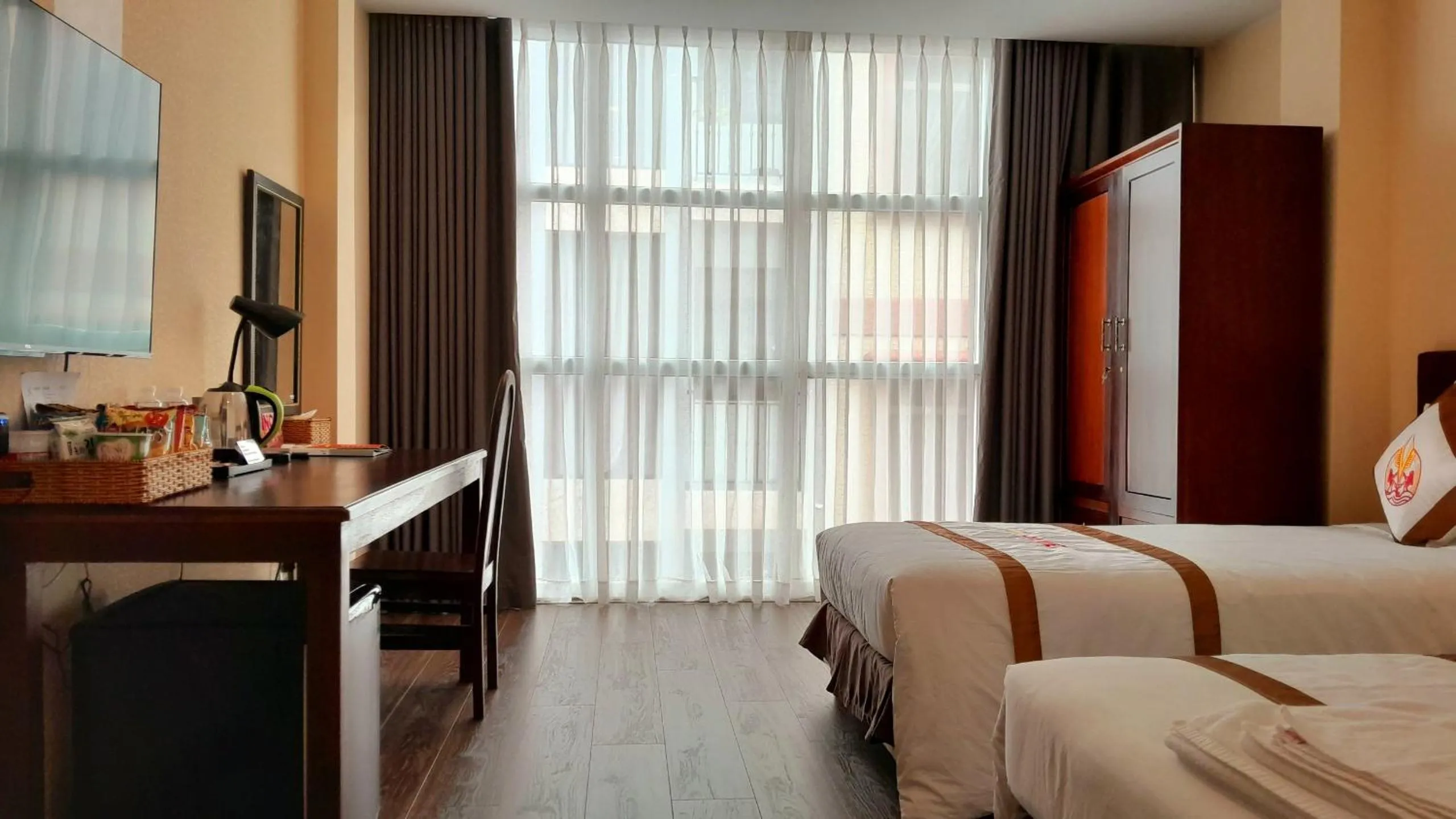 Photo of the whole room, Bed in THE RICE HOTEL