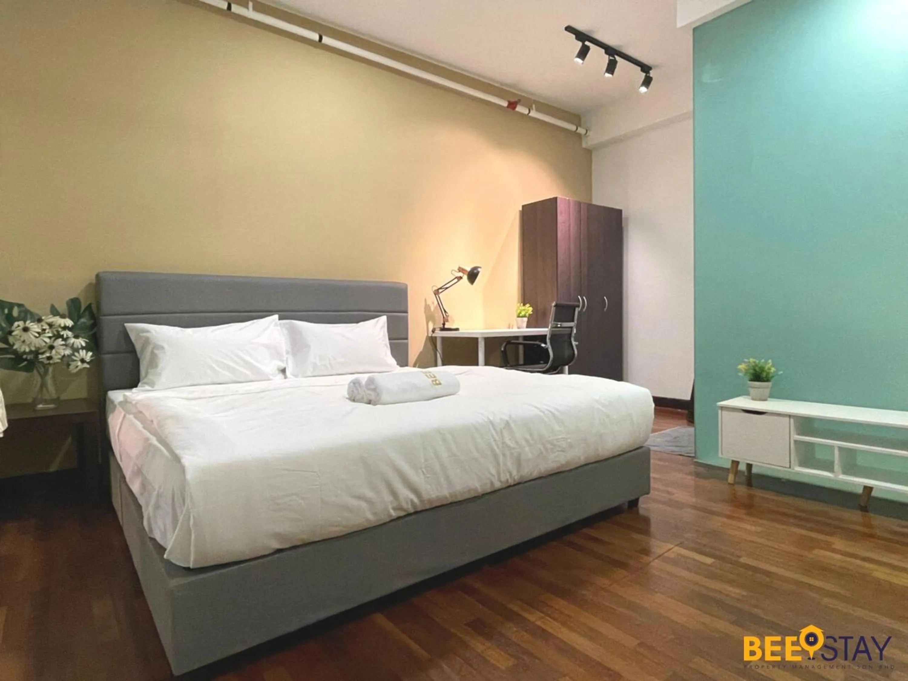 Bedroom, Bed in The Scott Garden Kuala Lumpur by BeeStay Management