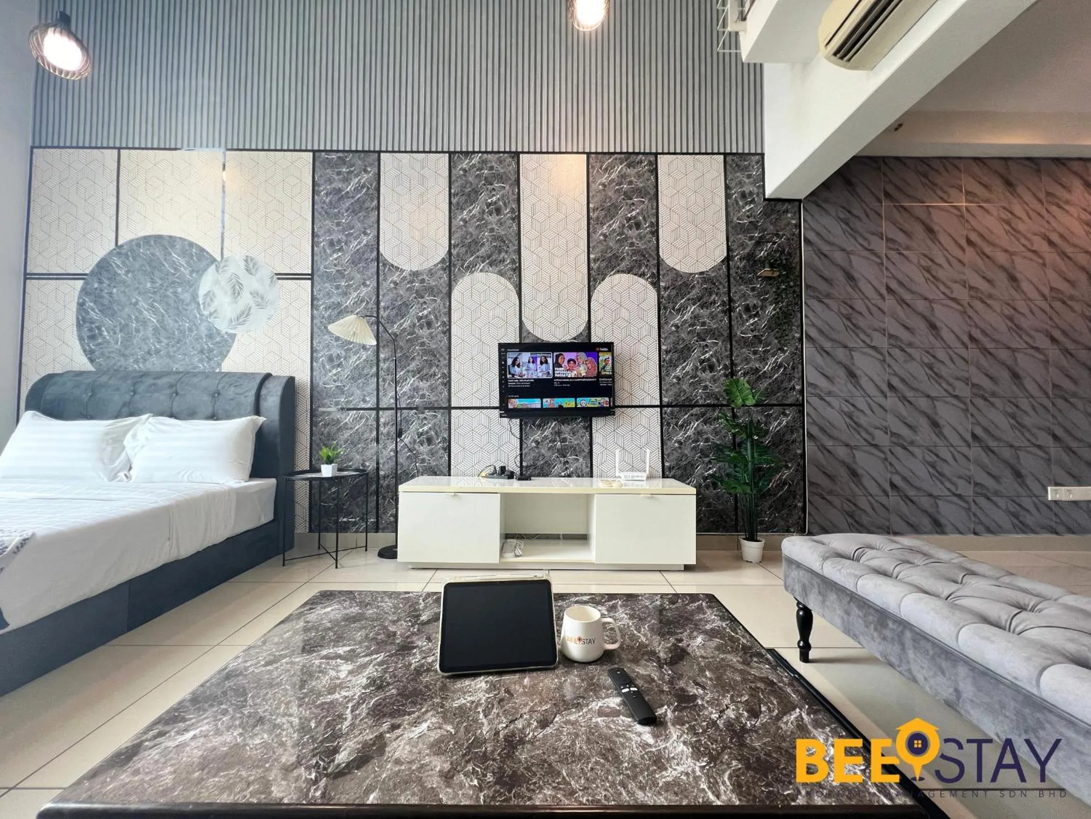 Communal lounge/ TV room, Bed in The Scott Garden Kuala Lumpur by BeeStay Management