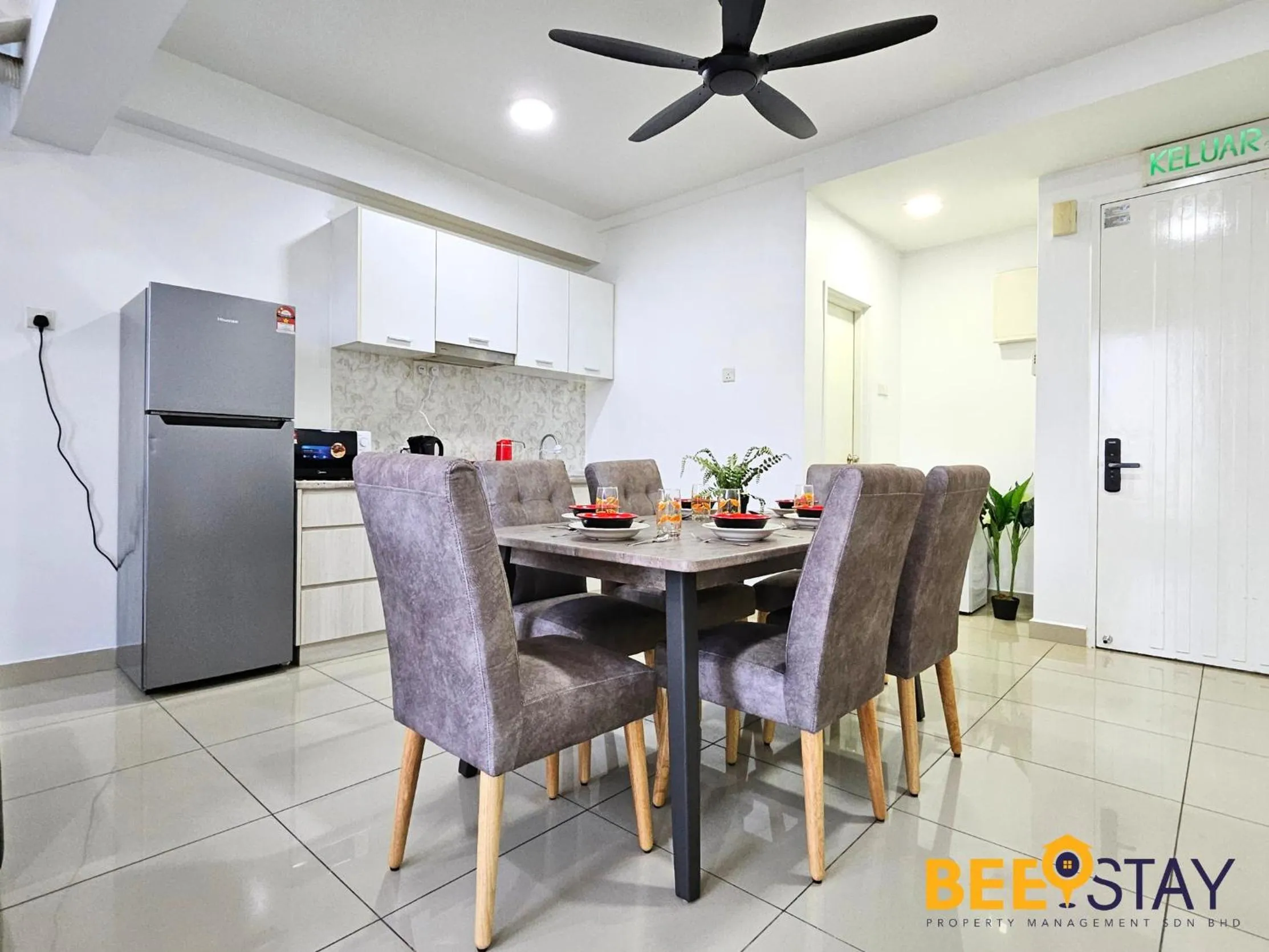 Dining area in The Scott Garden Kuala Lumpur by BeeStay Management