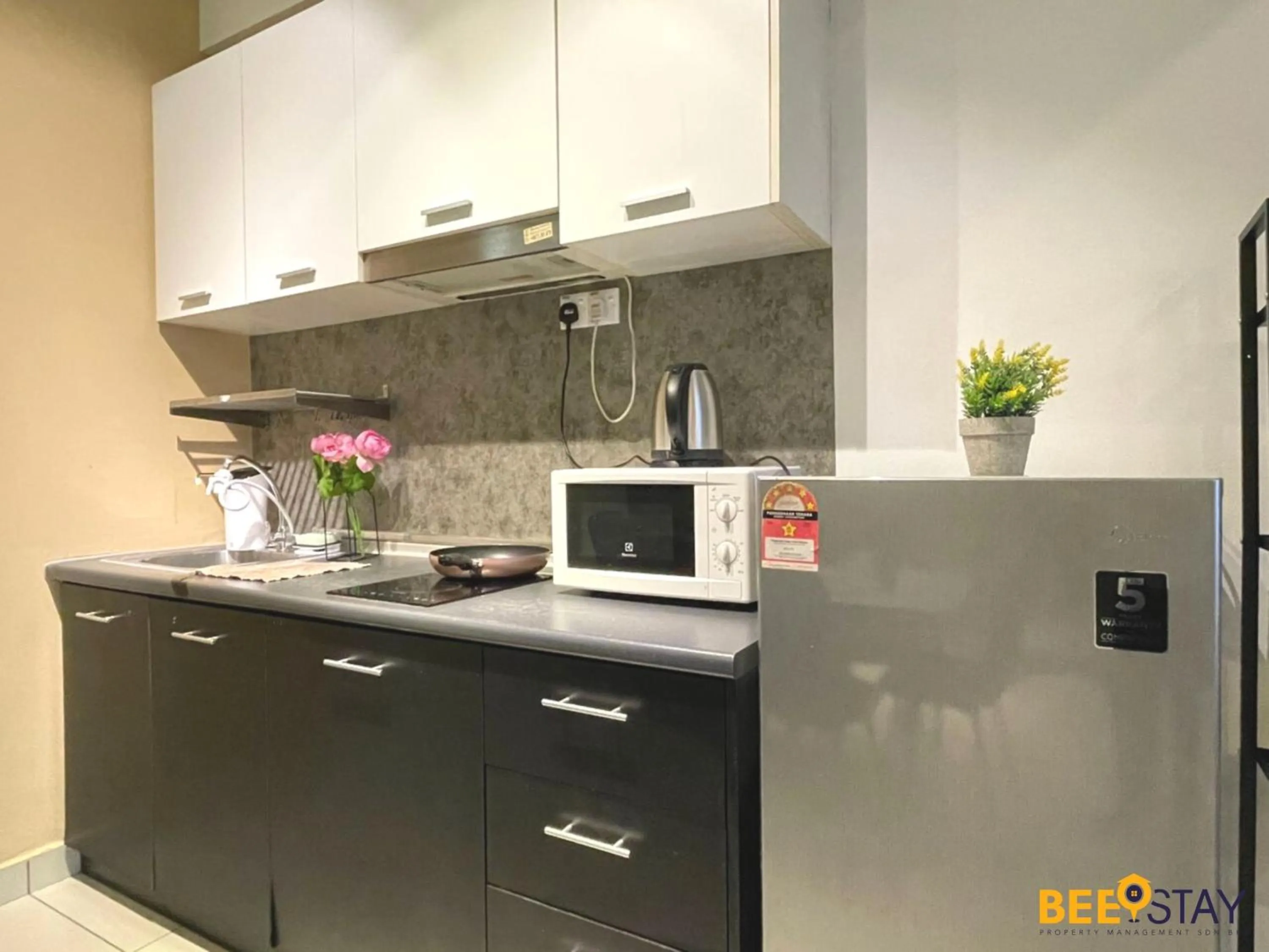Kitchen or kitchenette in The Scott Garden Kuala Lumpur by BeeStay Management