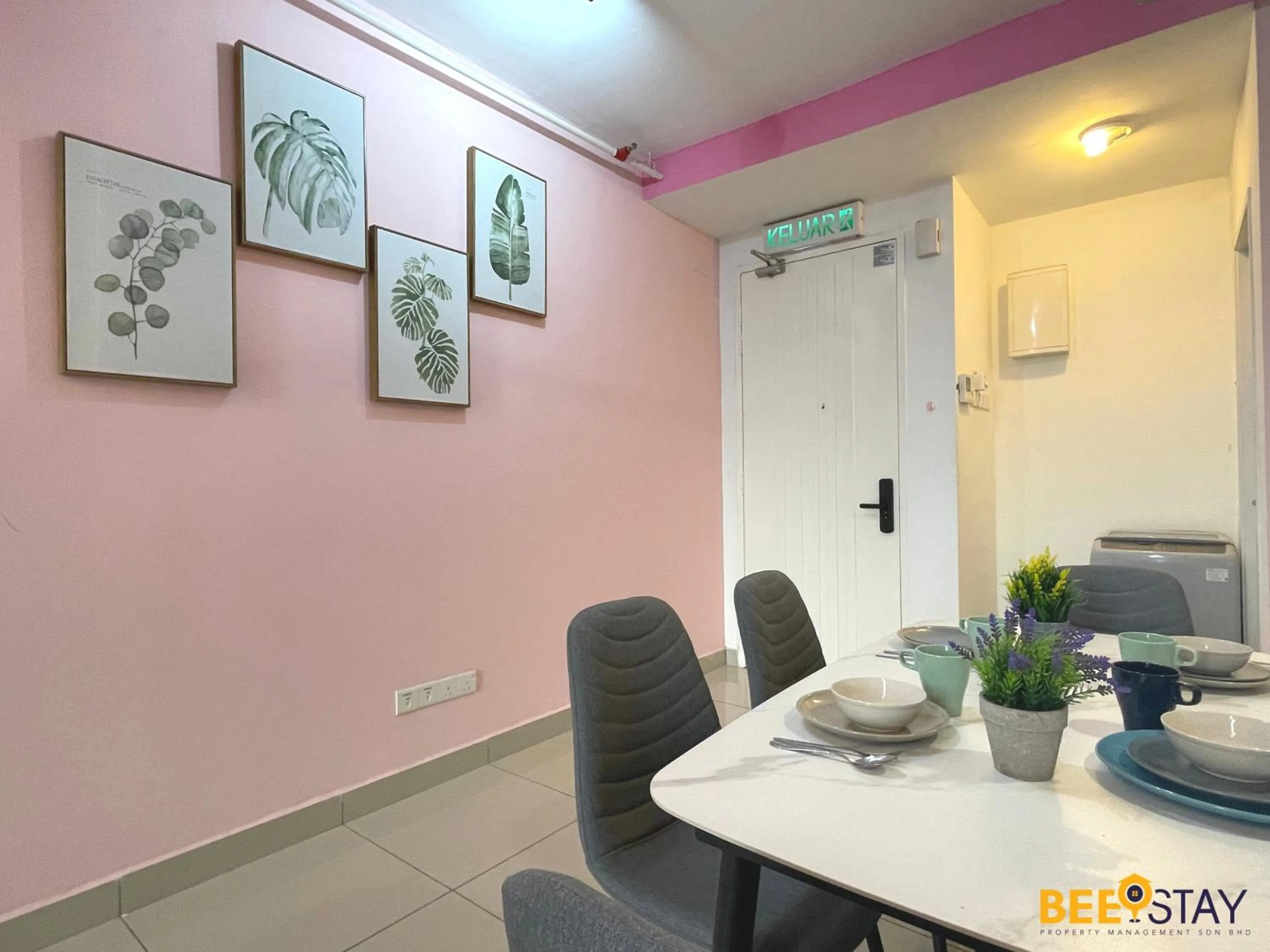 Dining area in The Scott Garden Kuala Lumpur by BeeStay Management