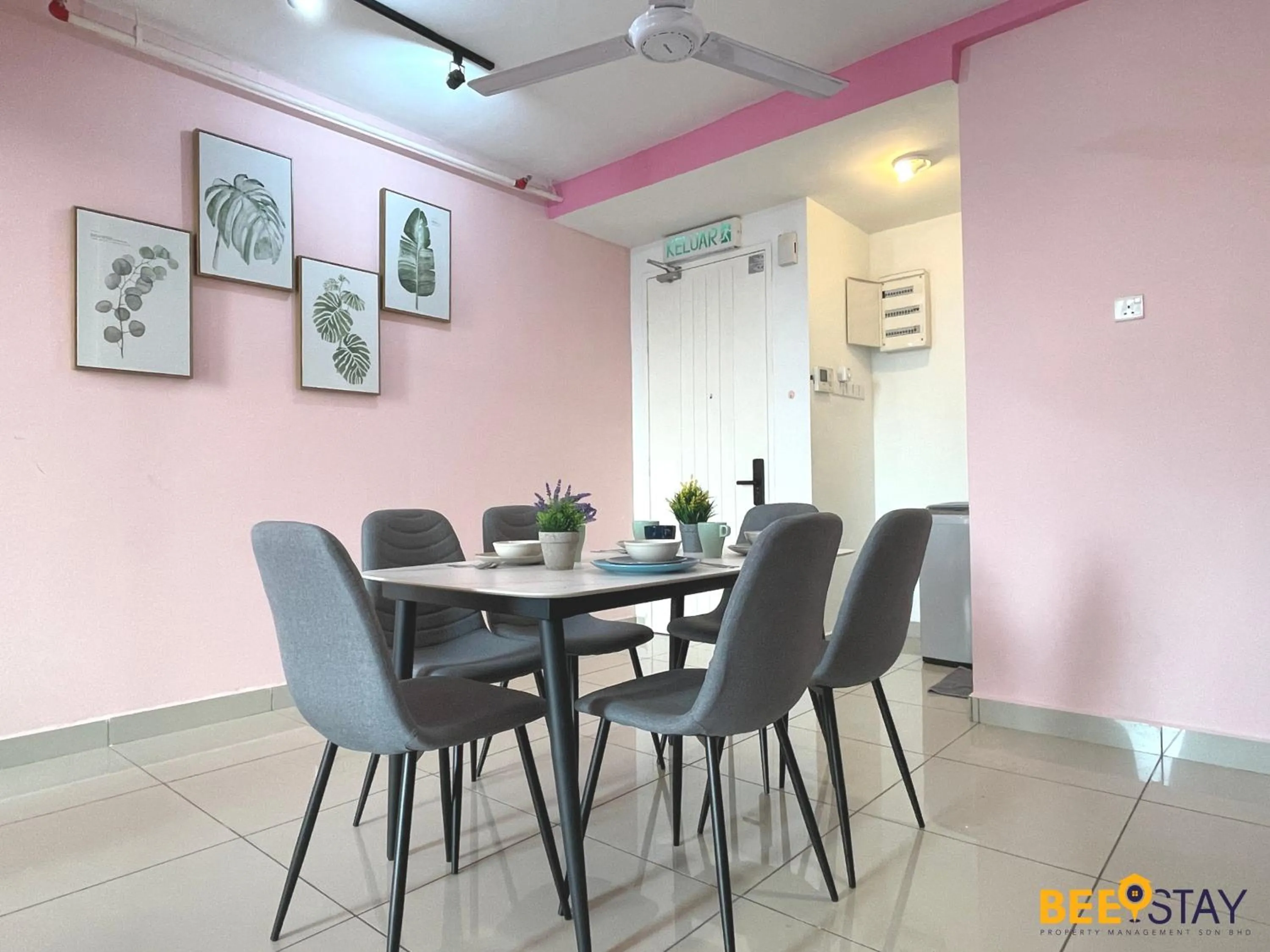 Dining area in The Scott Garden Kuala Lumpur by BeeStay Management