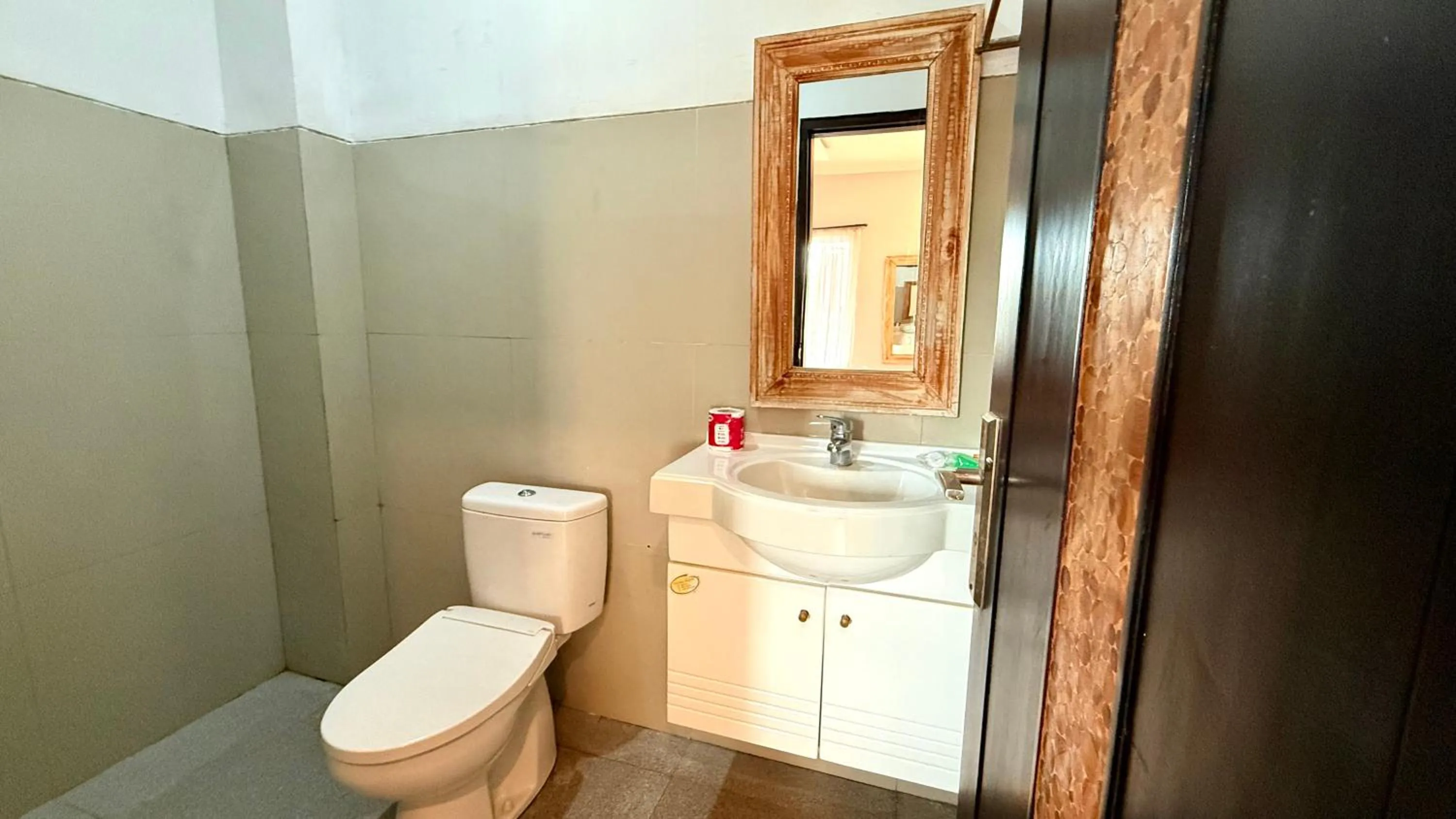 Toilet in Padma Pandawa Villa