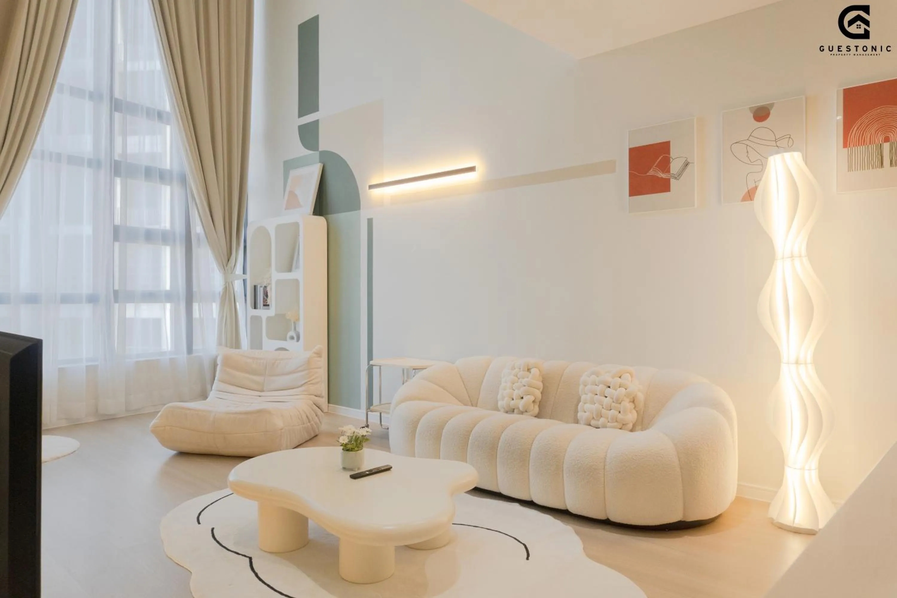 Living room in EkoCheras Cozy Suite by GUESTONIC