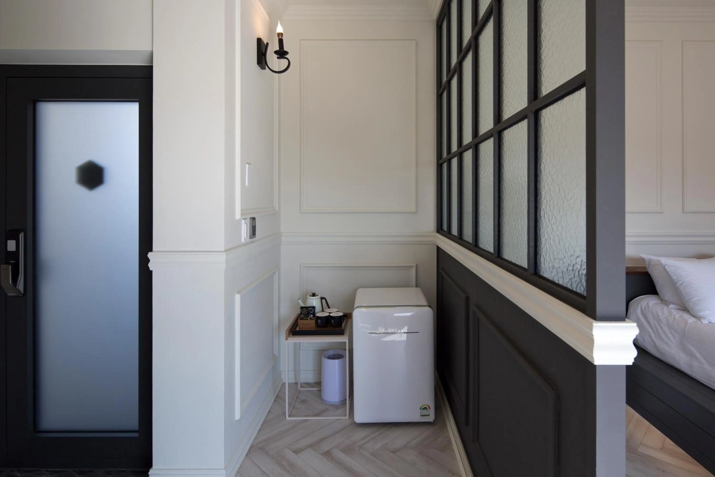 Photo of the whole room, Bed in Jimi Stay