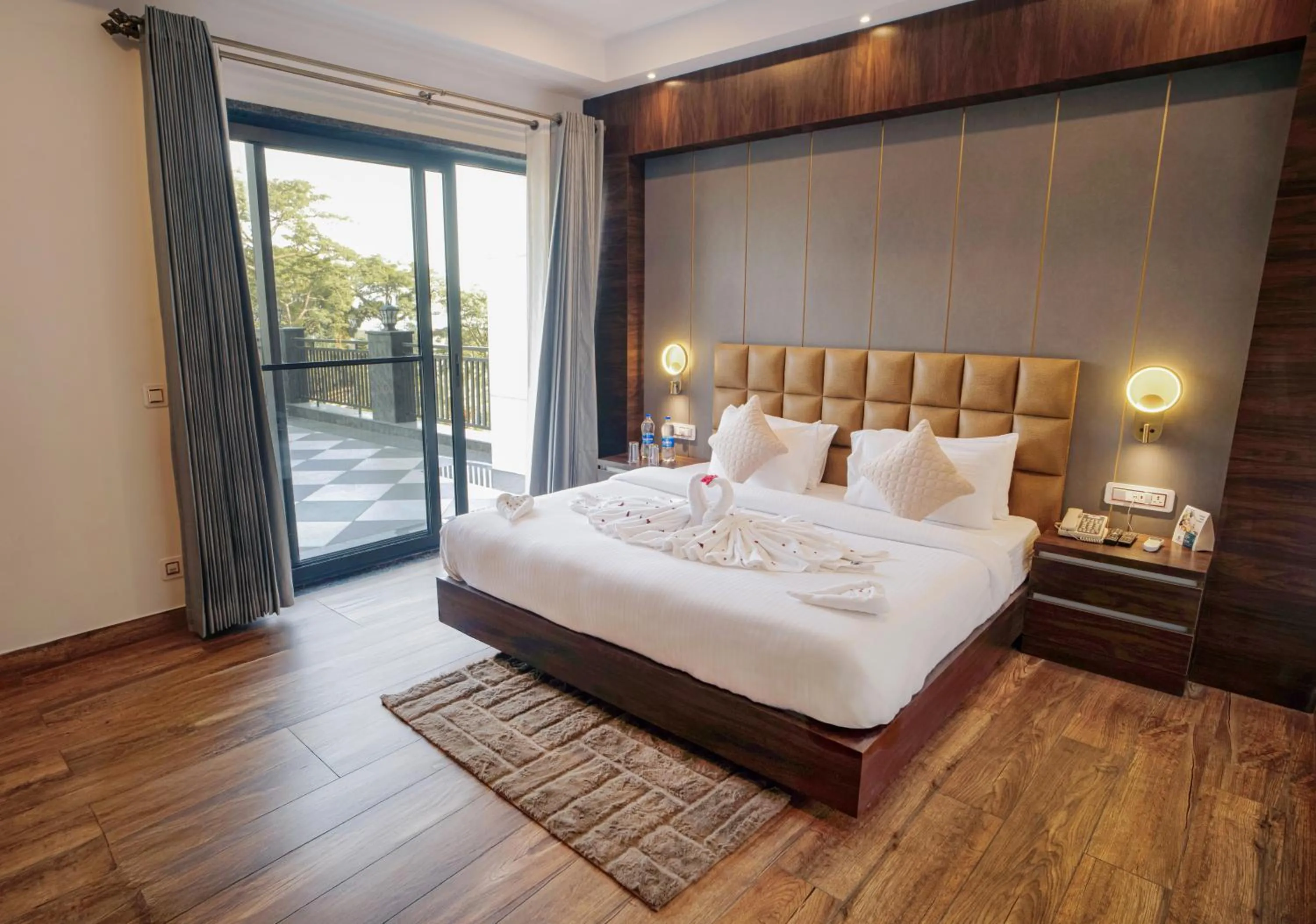 Photo of the whole room, Bed in Dhauladhar Heights Resort