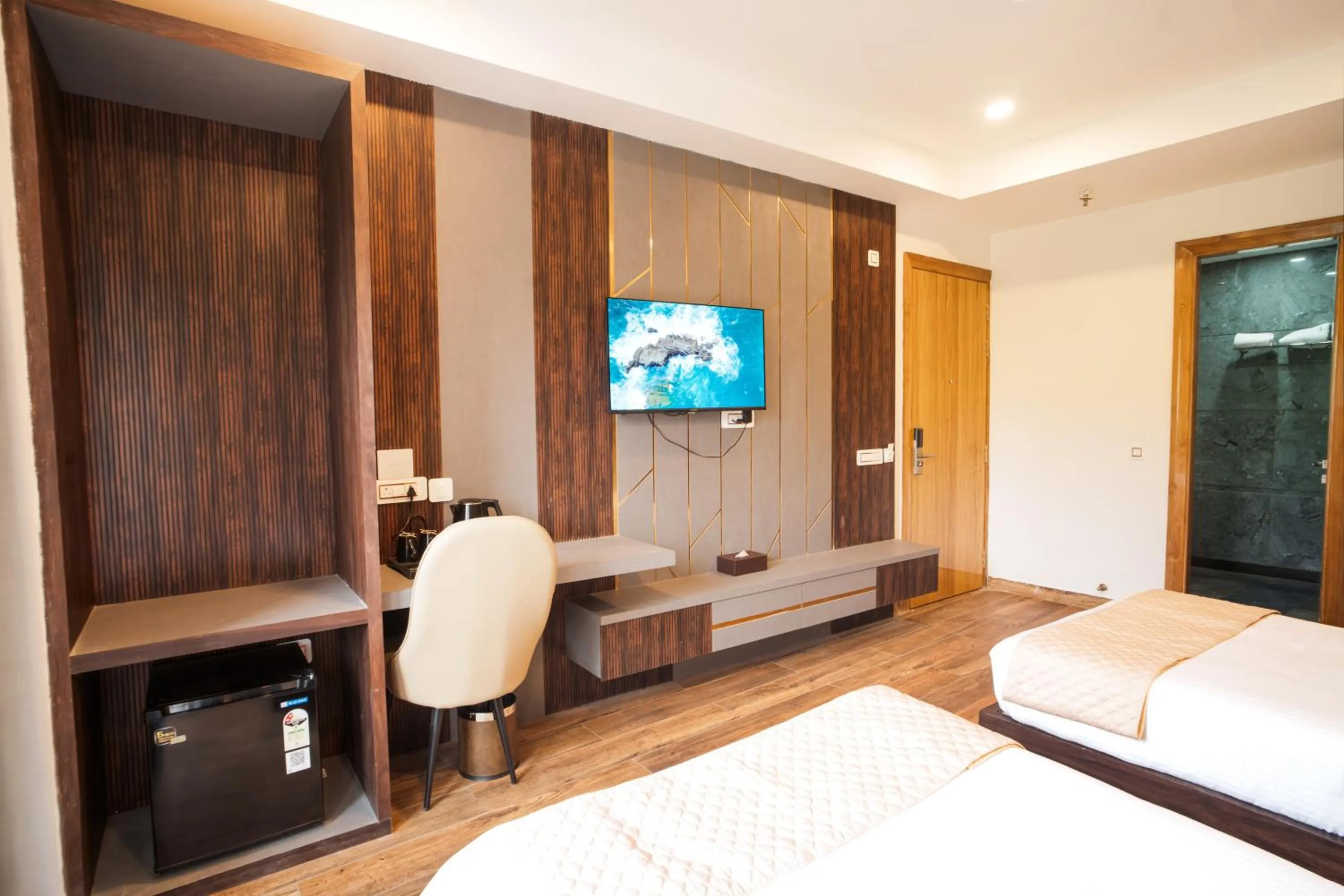 Bedroom, Bed in Dhauladhar Heights Resort