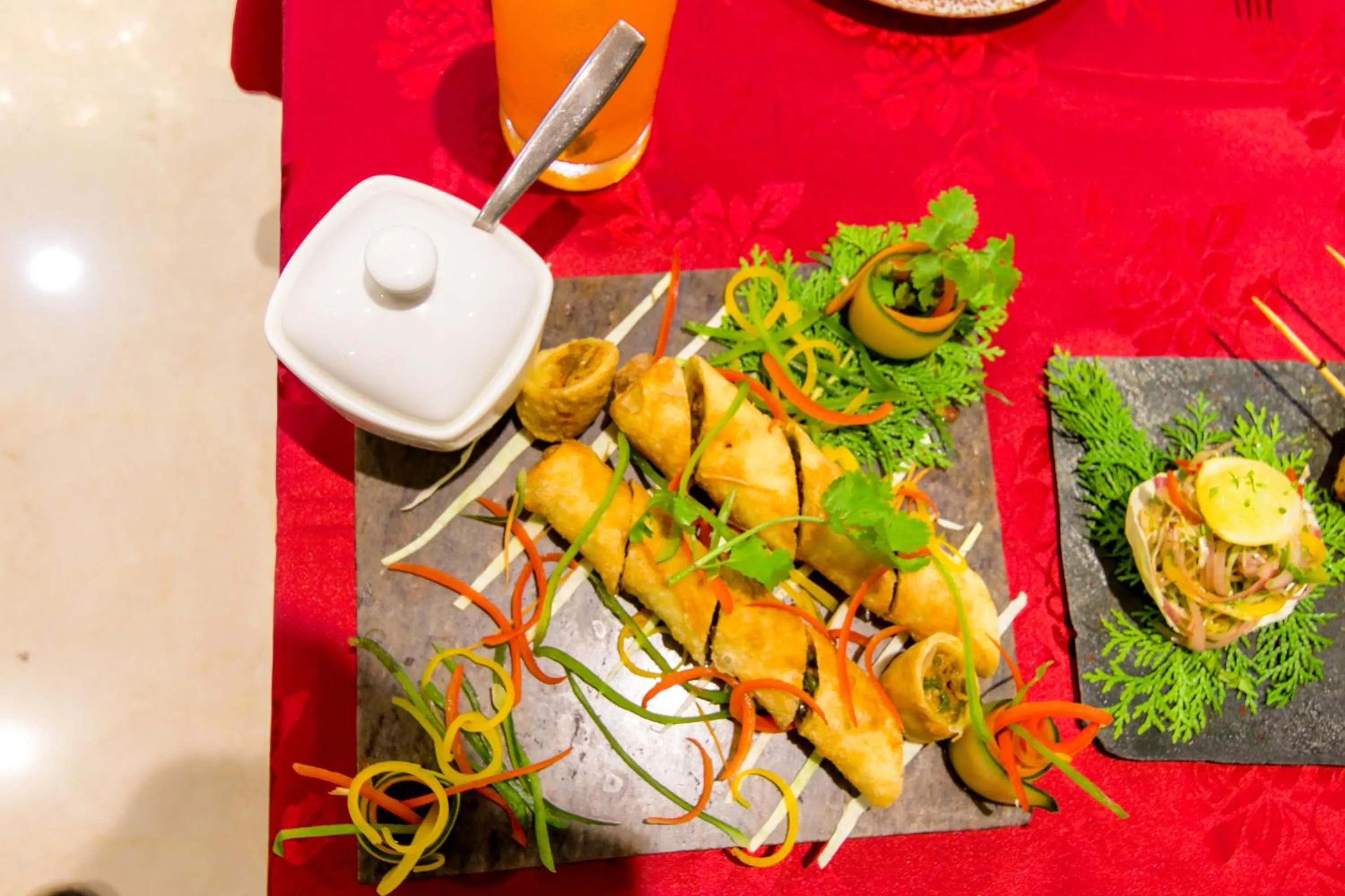 Restaurant/places to eat in Dhauladhar Heights Resort