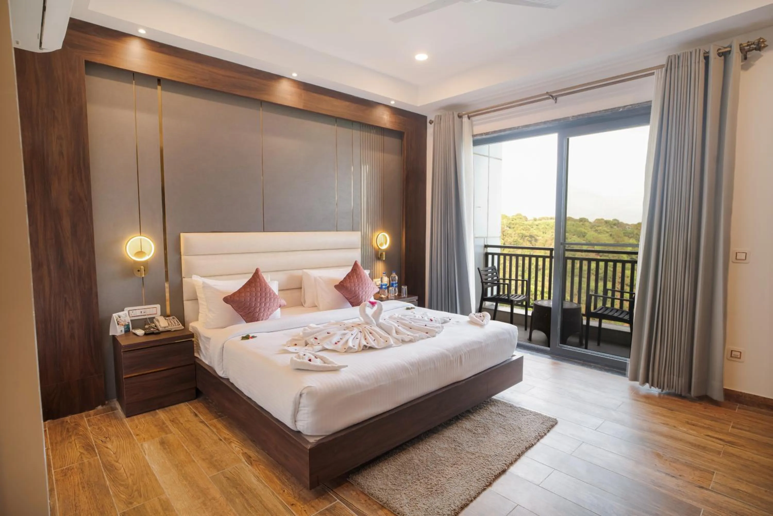 Bedroom, Bed in Dhauladhar Heights Resort