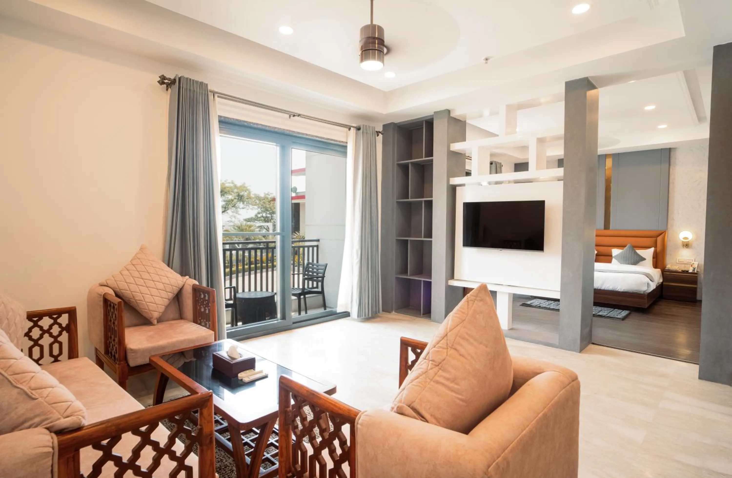 Photo of the whole room, Bed in Dhauladhar Heights Resort