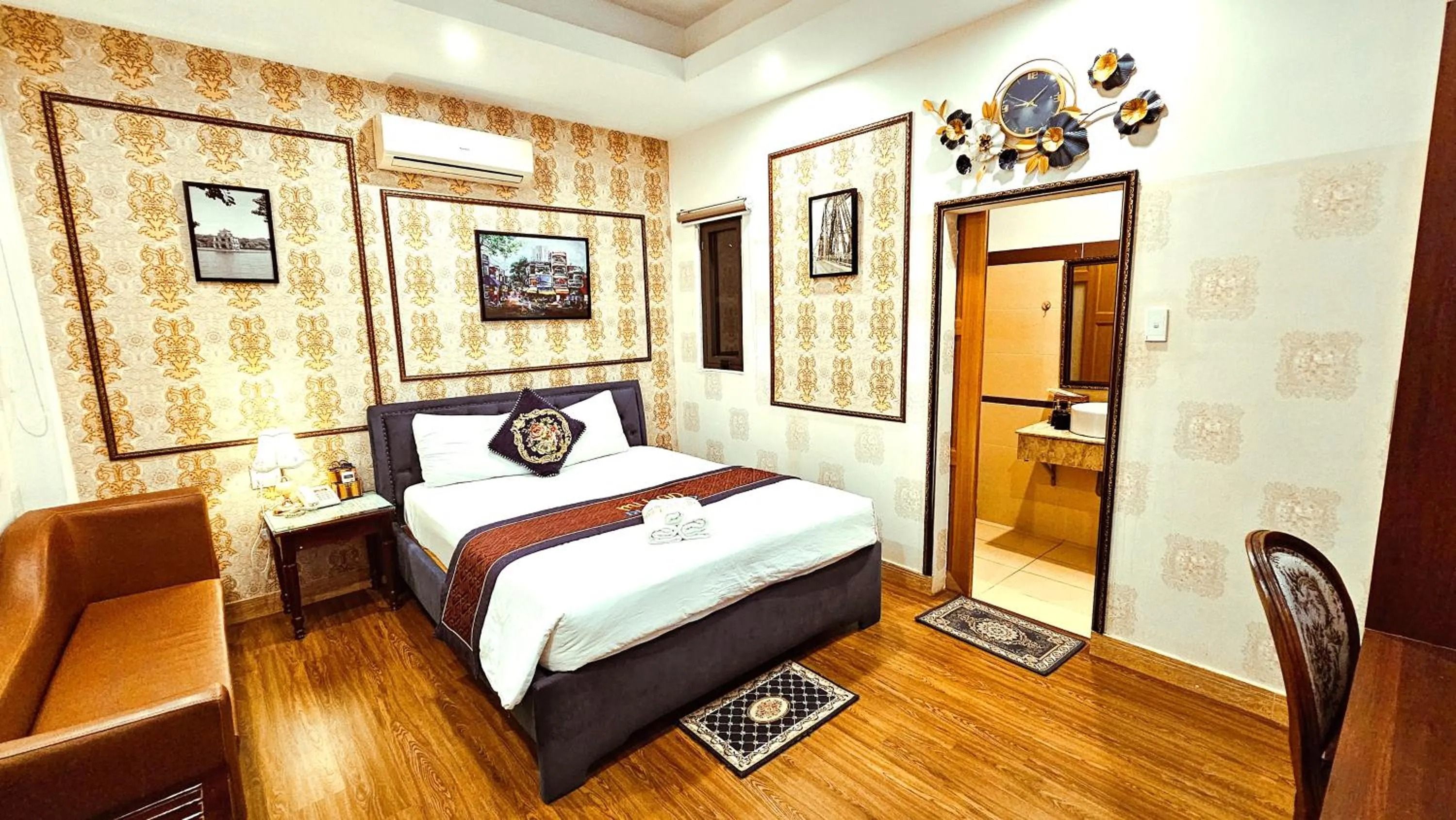 Bed in Milan Diamond Hotel