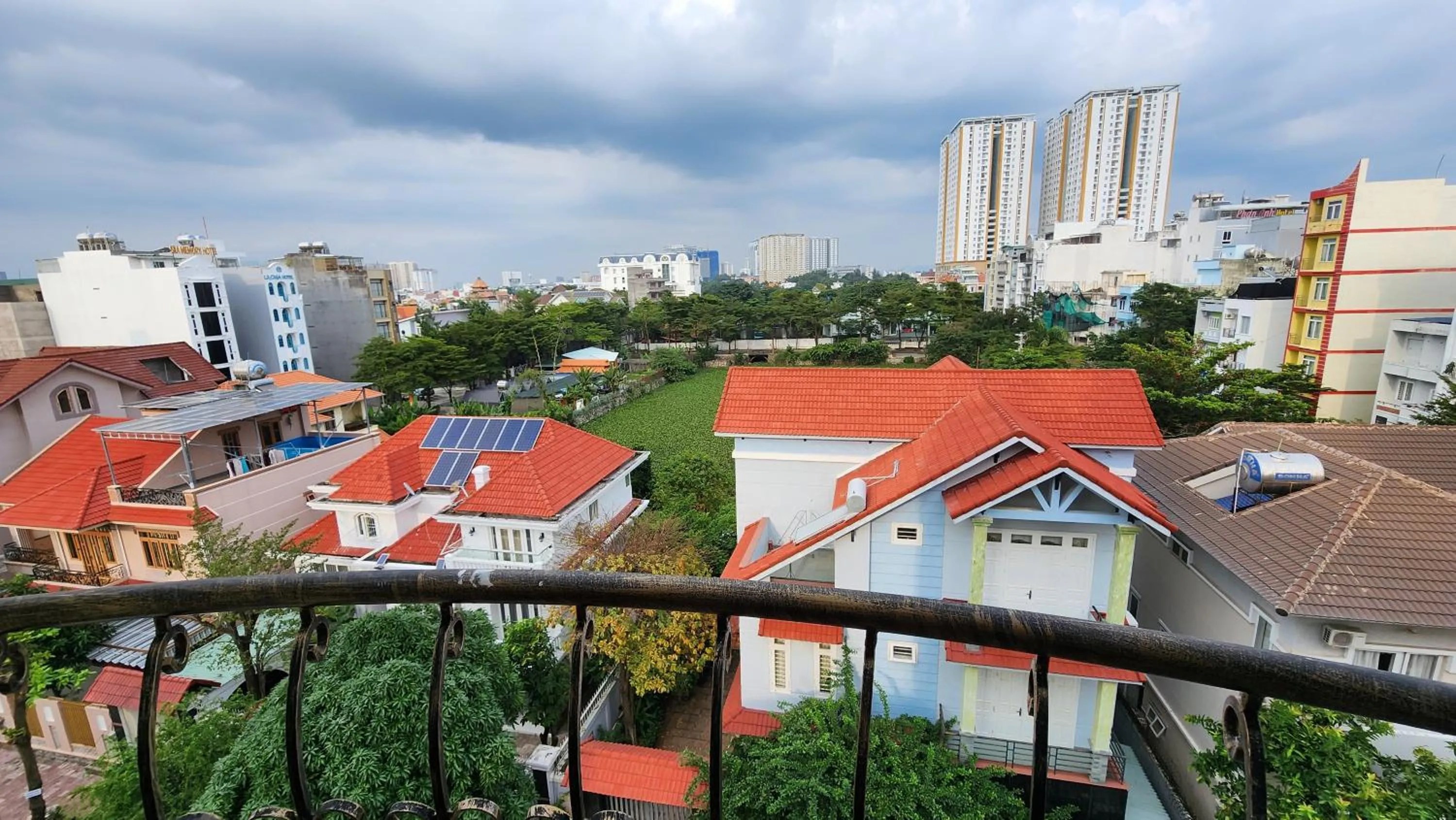 City view in Milan Diamond Hotel