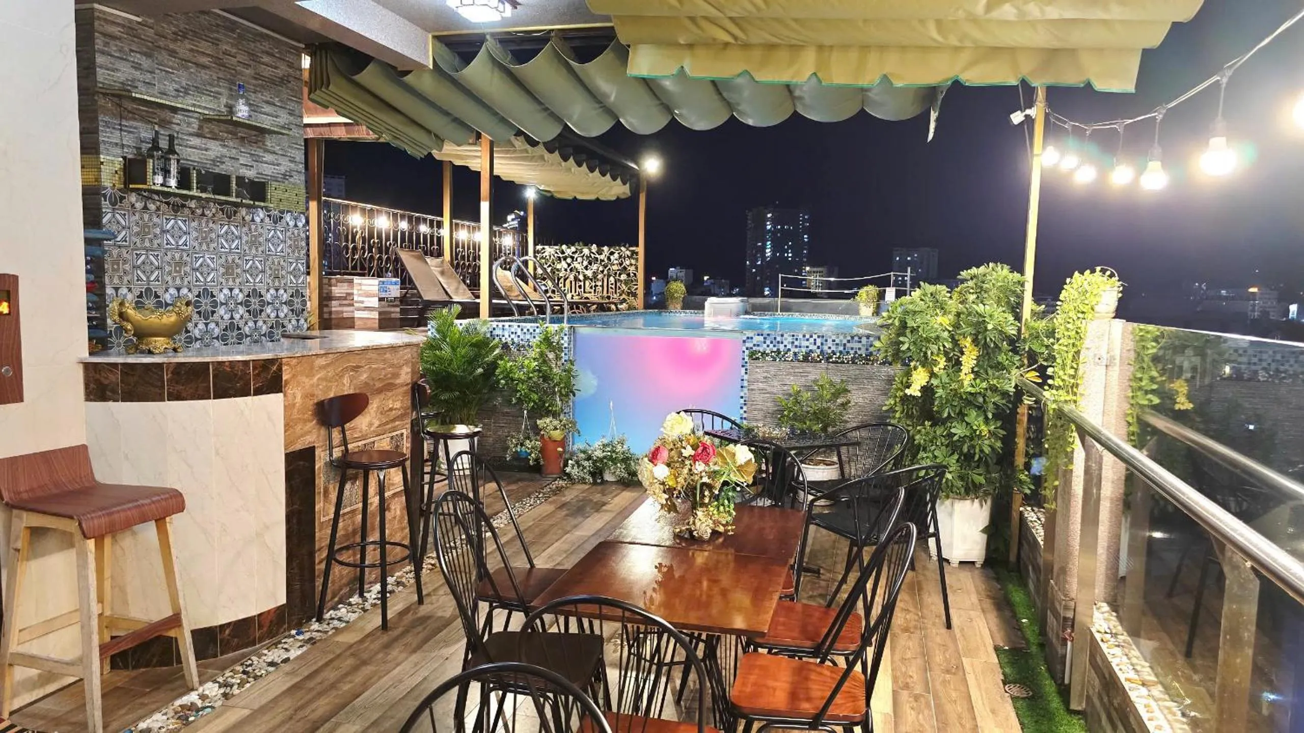 Restaurant/places to eat in Milan Corner Hotel