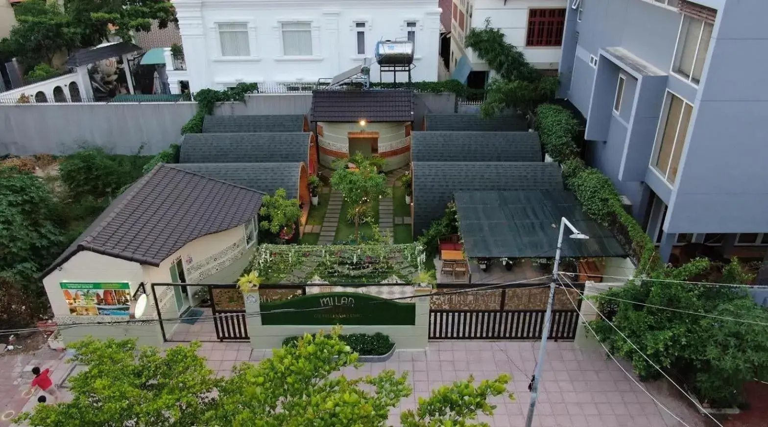 Deluxe Bungalow with Garden View in Milan Corner Hotel Deluxe Bungalow with Garden View in Milan Corner Hotel