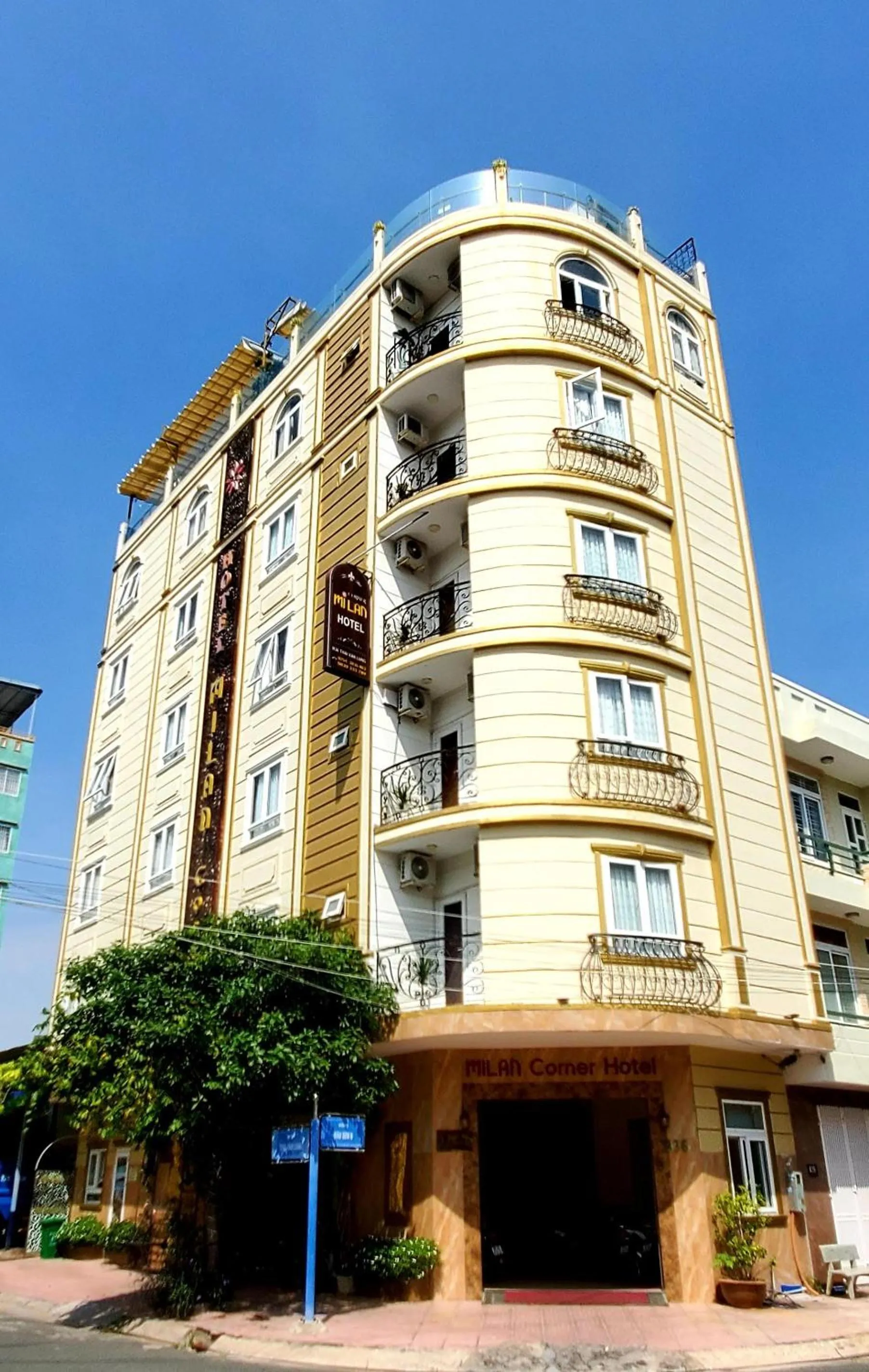 Property building in Milan Corner Hotel