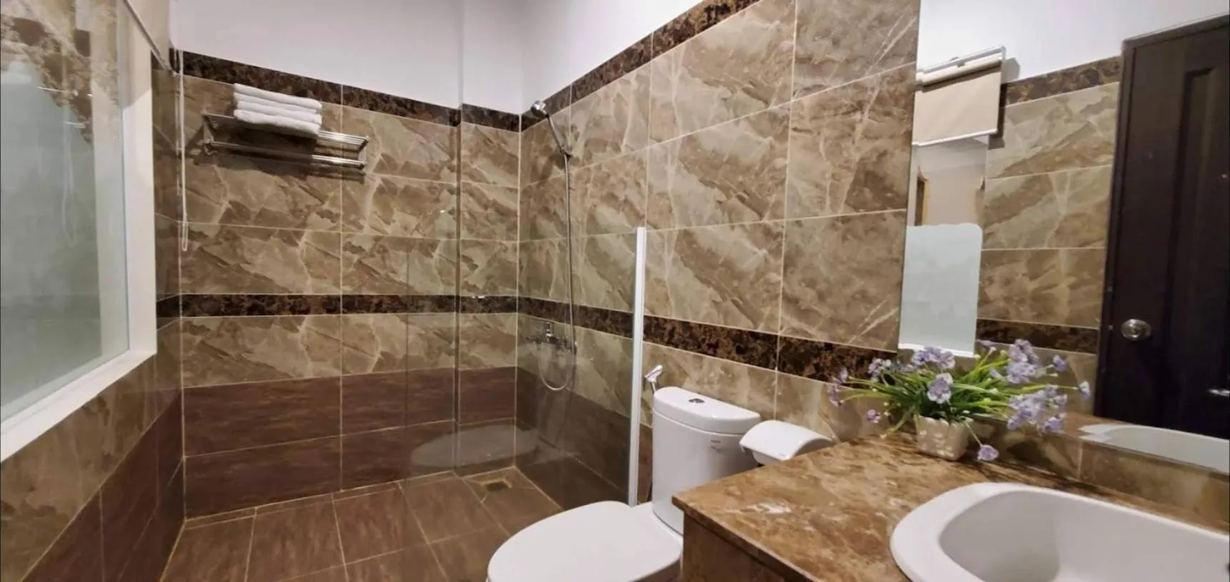 Shower in Milan Corner Hotel