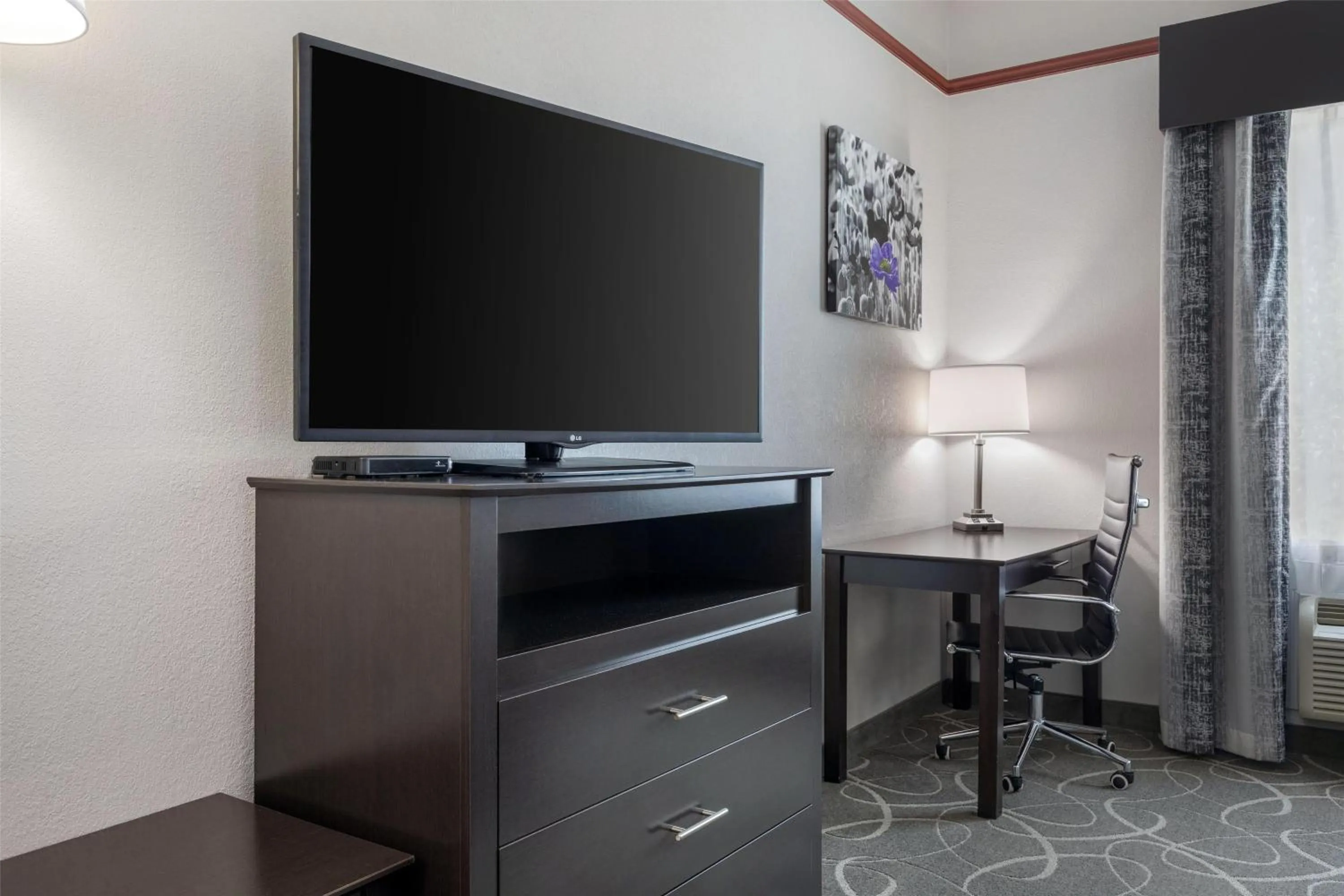 Bedroom in Best Western Limestone Inn and Suites