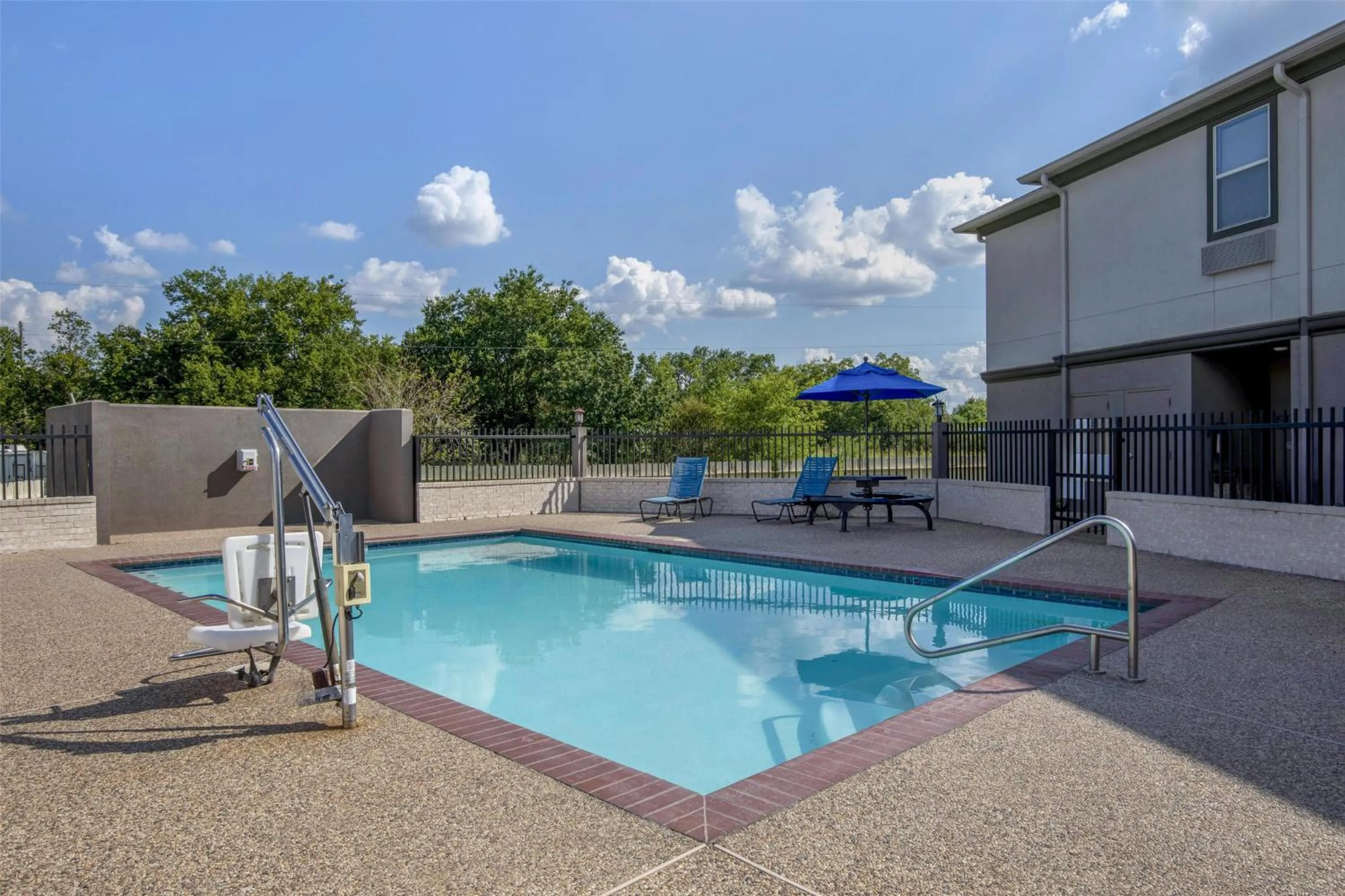 Pool view in Best Western Limestone Inn and Suites
