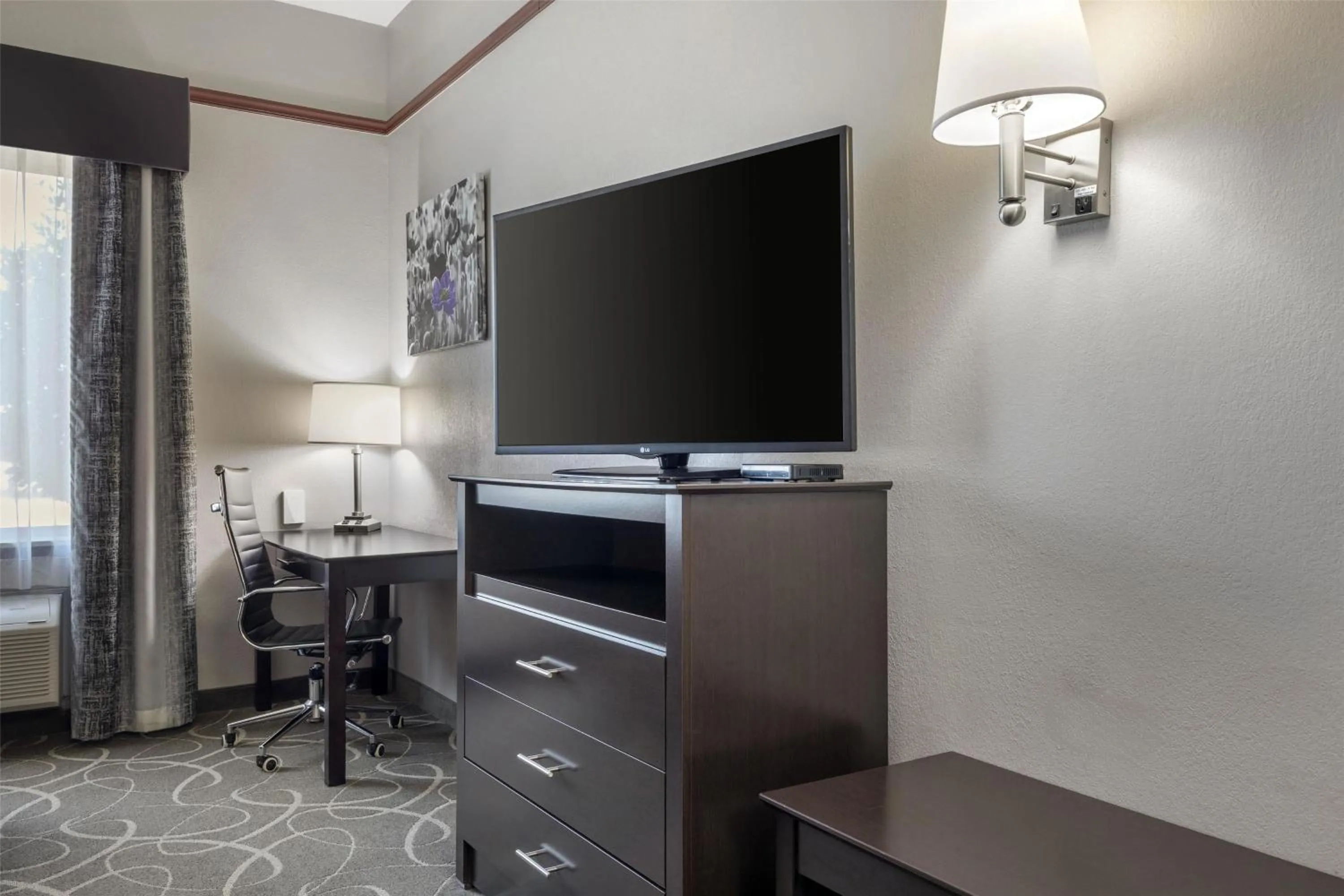 Bedroom in Best Western Limestone Inn and Suites