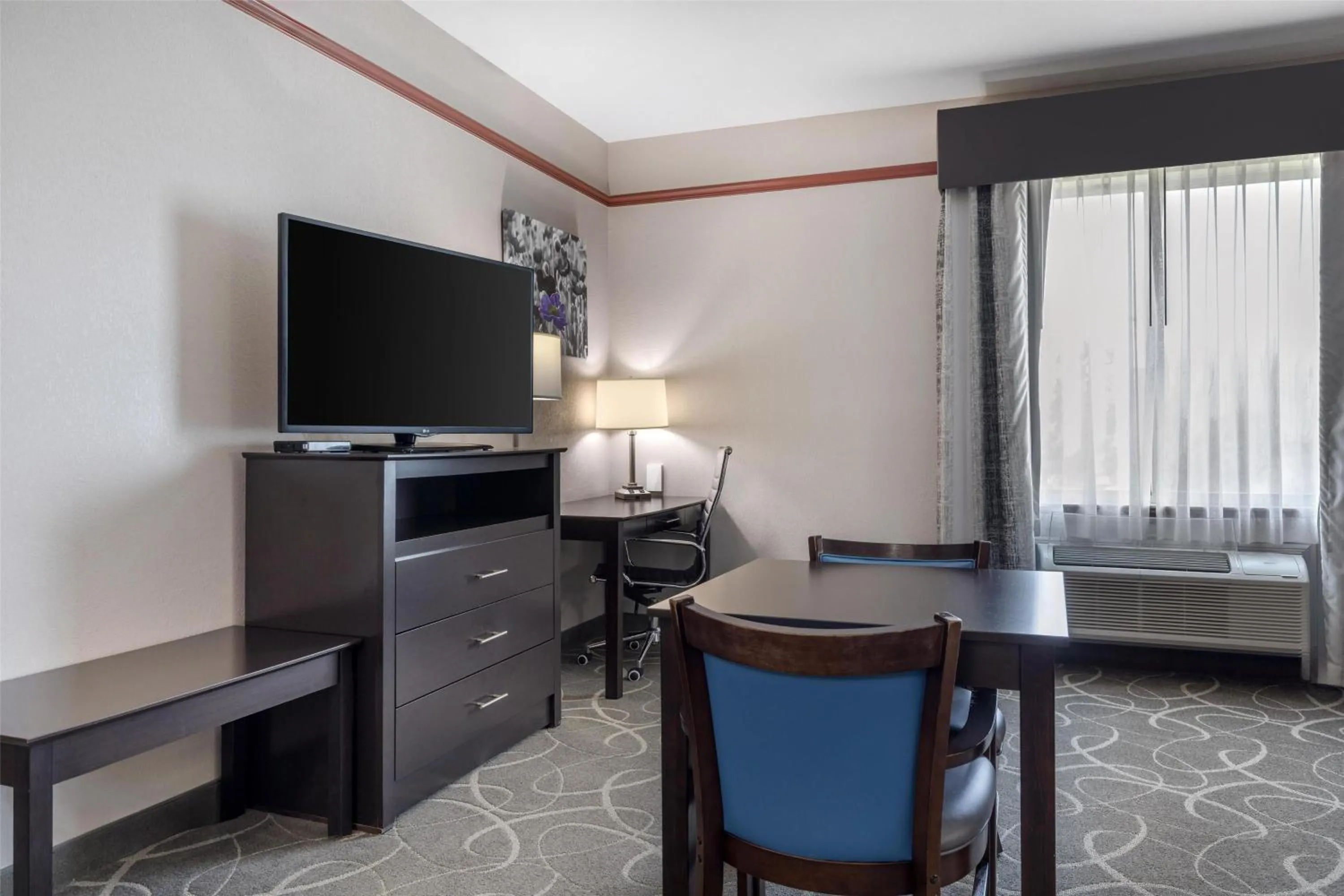 Bedroom in Best Western Limestone Inn and Suites