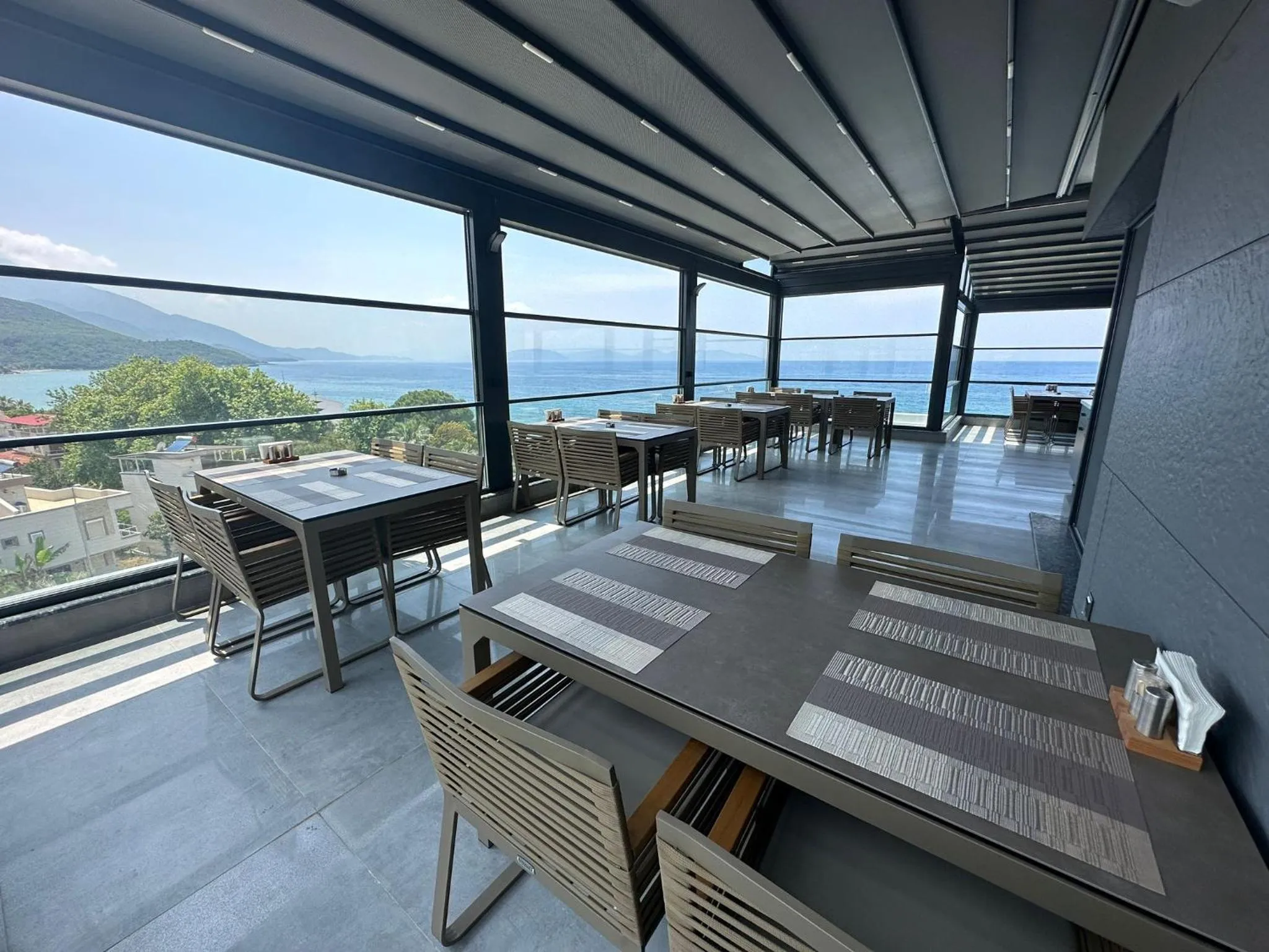 Restaurant/places to eat in Artan Suites Tatil Evleri