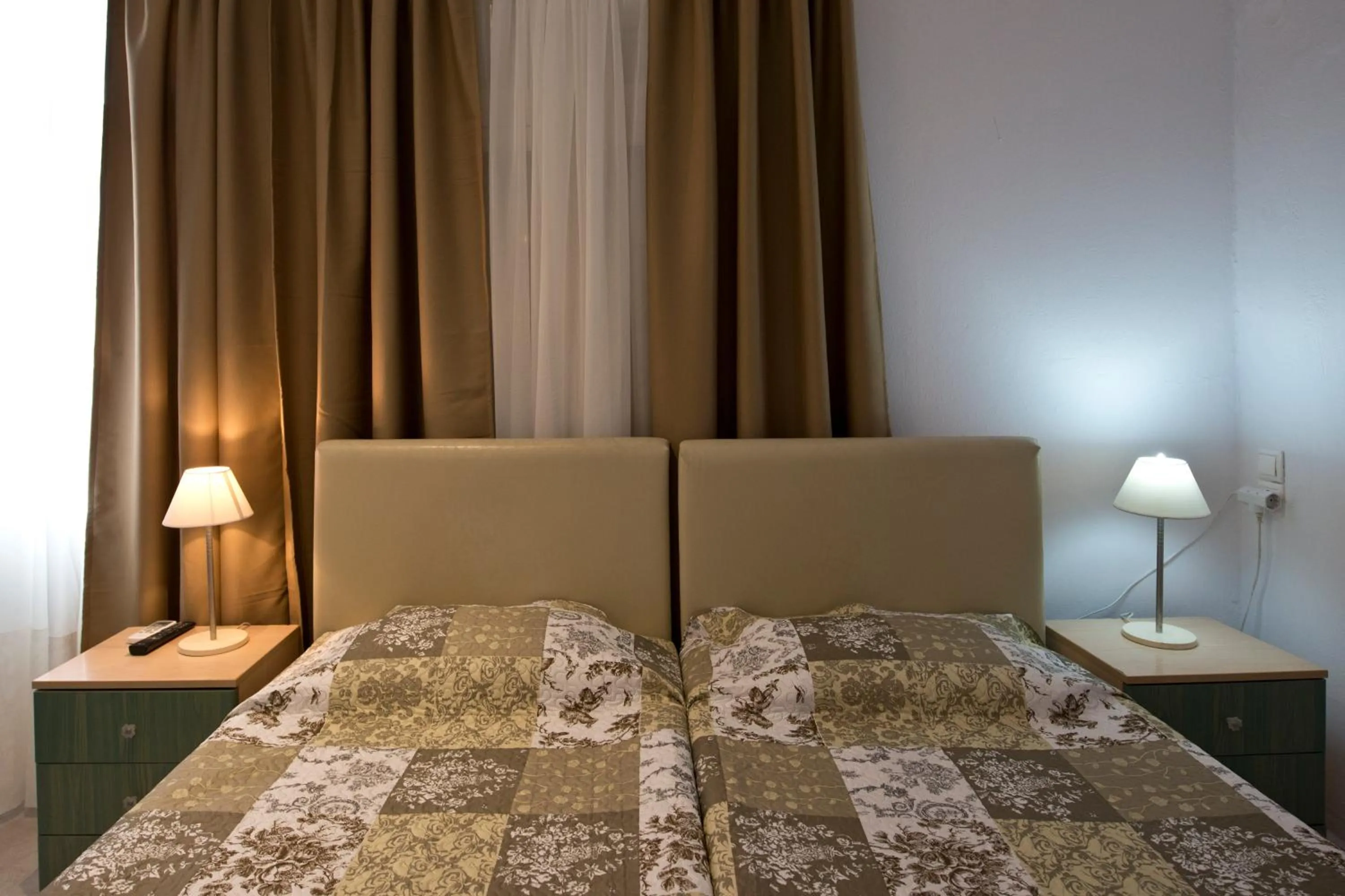 Bathroom, Bed in Karboni Hotel