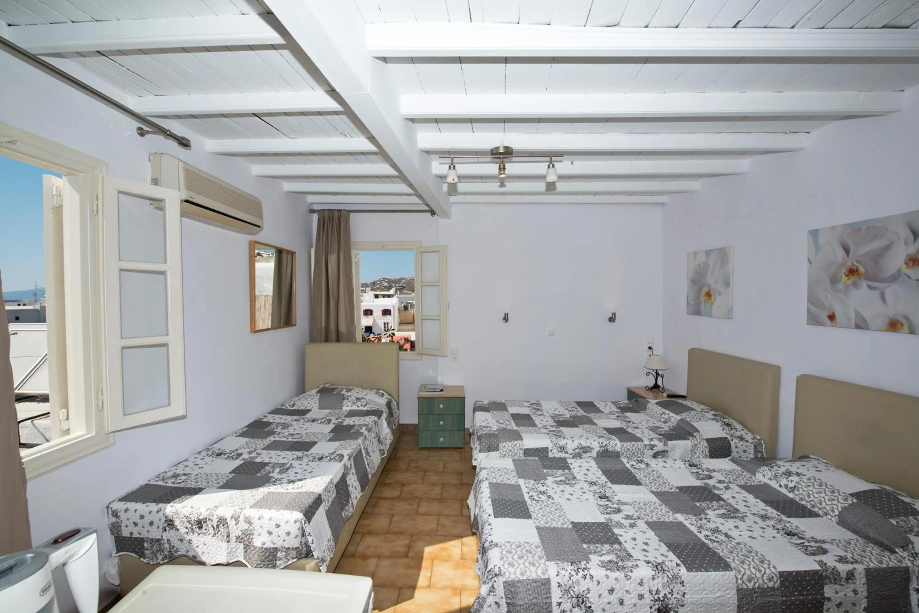 Bathroom, Bed in Karboni Hotel