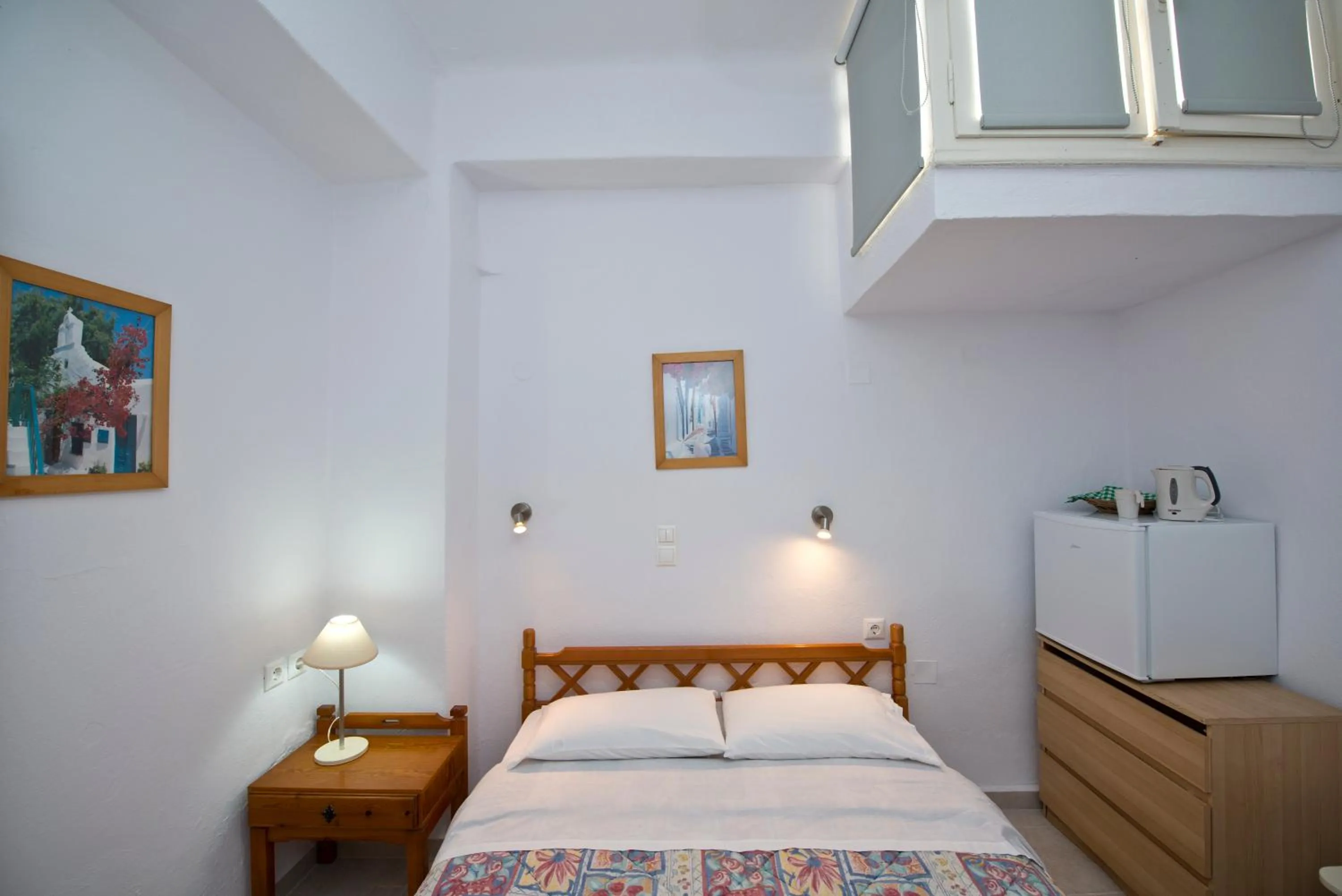 Bathroom, Bed in Karboni Hotel